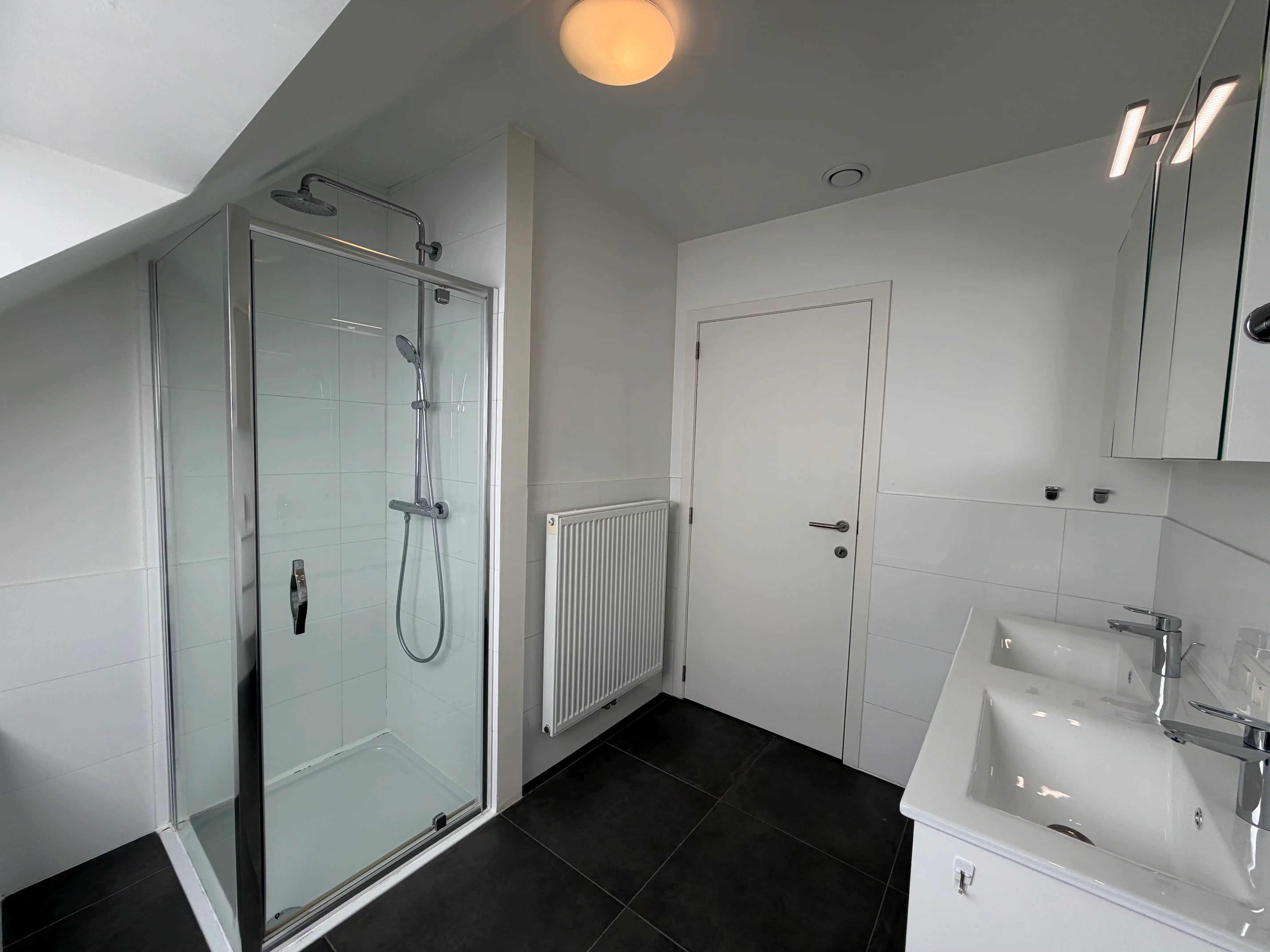 Prachtig duplexappartement met 2 slaapkamers, 2 badkamers, 2 terrassen en 1 autostaanplaats. foto 13