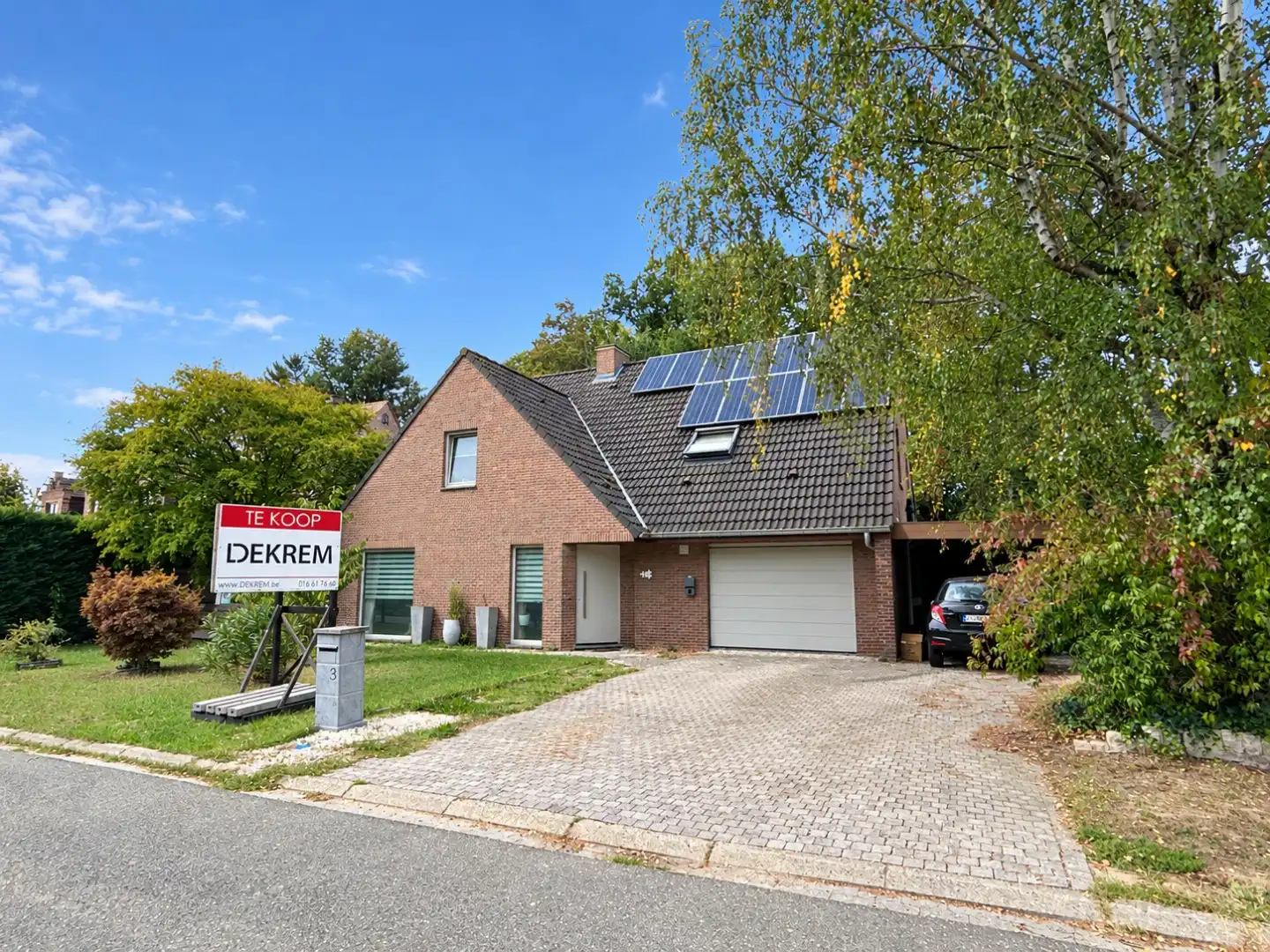 Villa met 4 slaapkamers in groene omgeving. foto {{pictureIndex}}