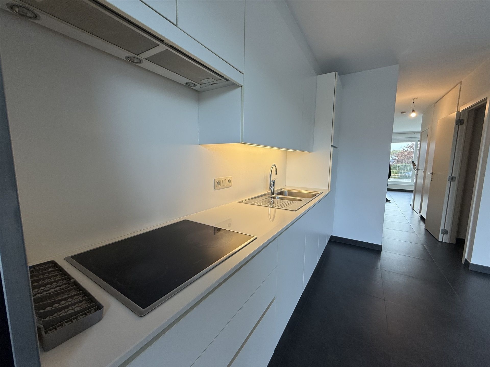 Duplex met twee slaapkamers en autostaanplaats foto 3