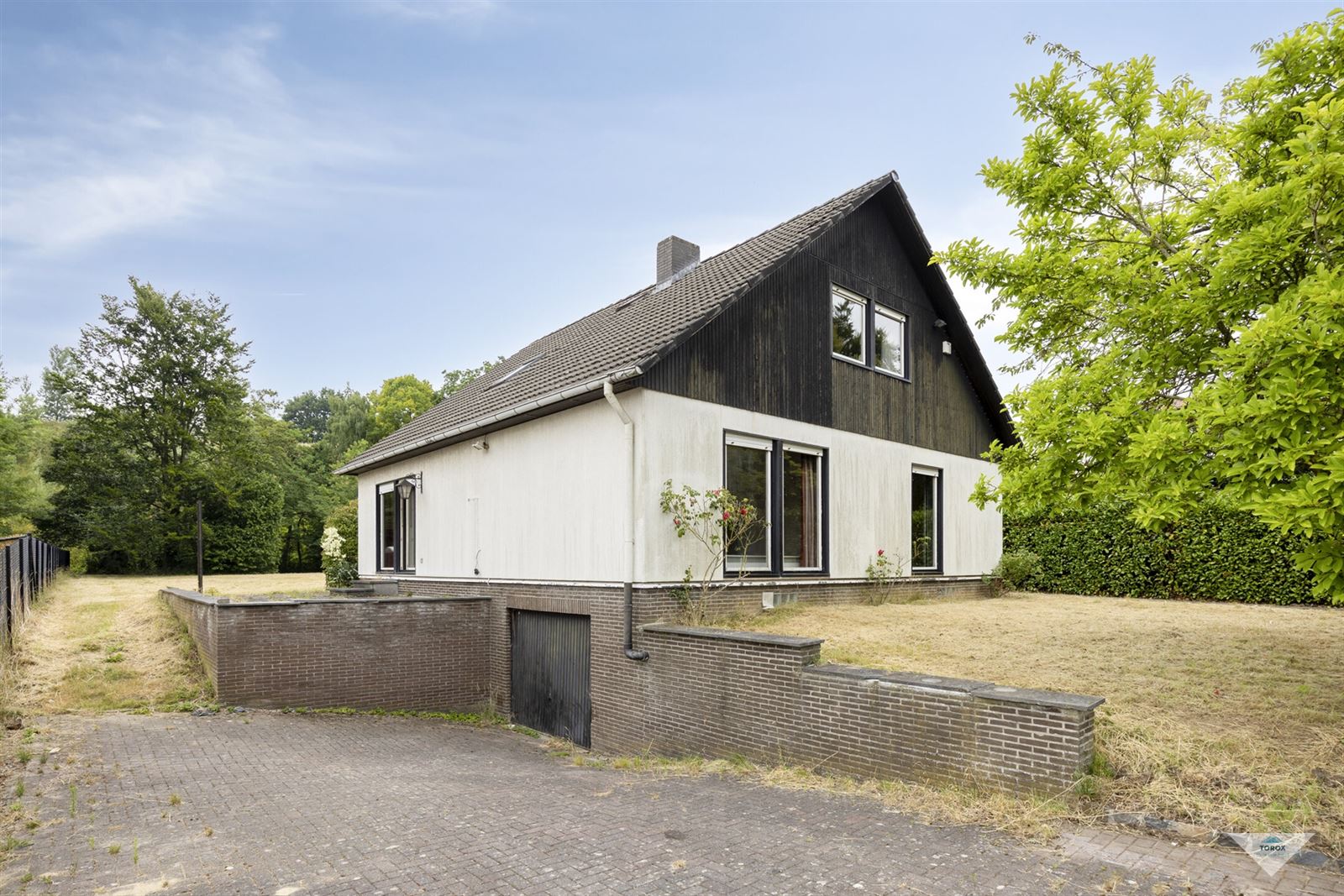 Ruime woning met veel potentieel foto 2