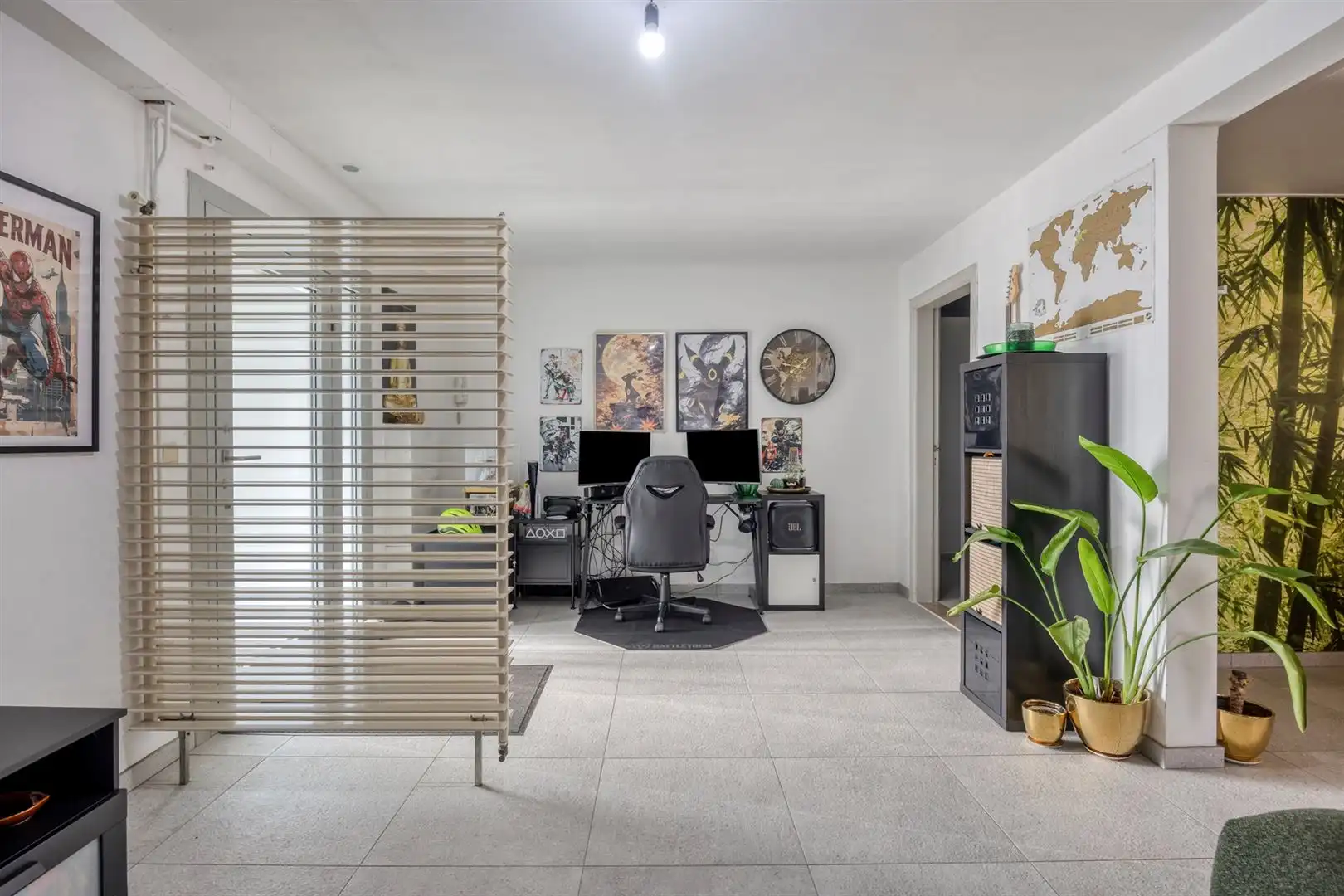 TE KOOP: Gerenoveerd appartement met 2 slaapkamers, terras en garage te Heusden! foto 3