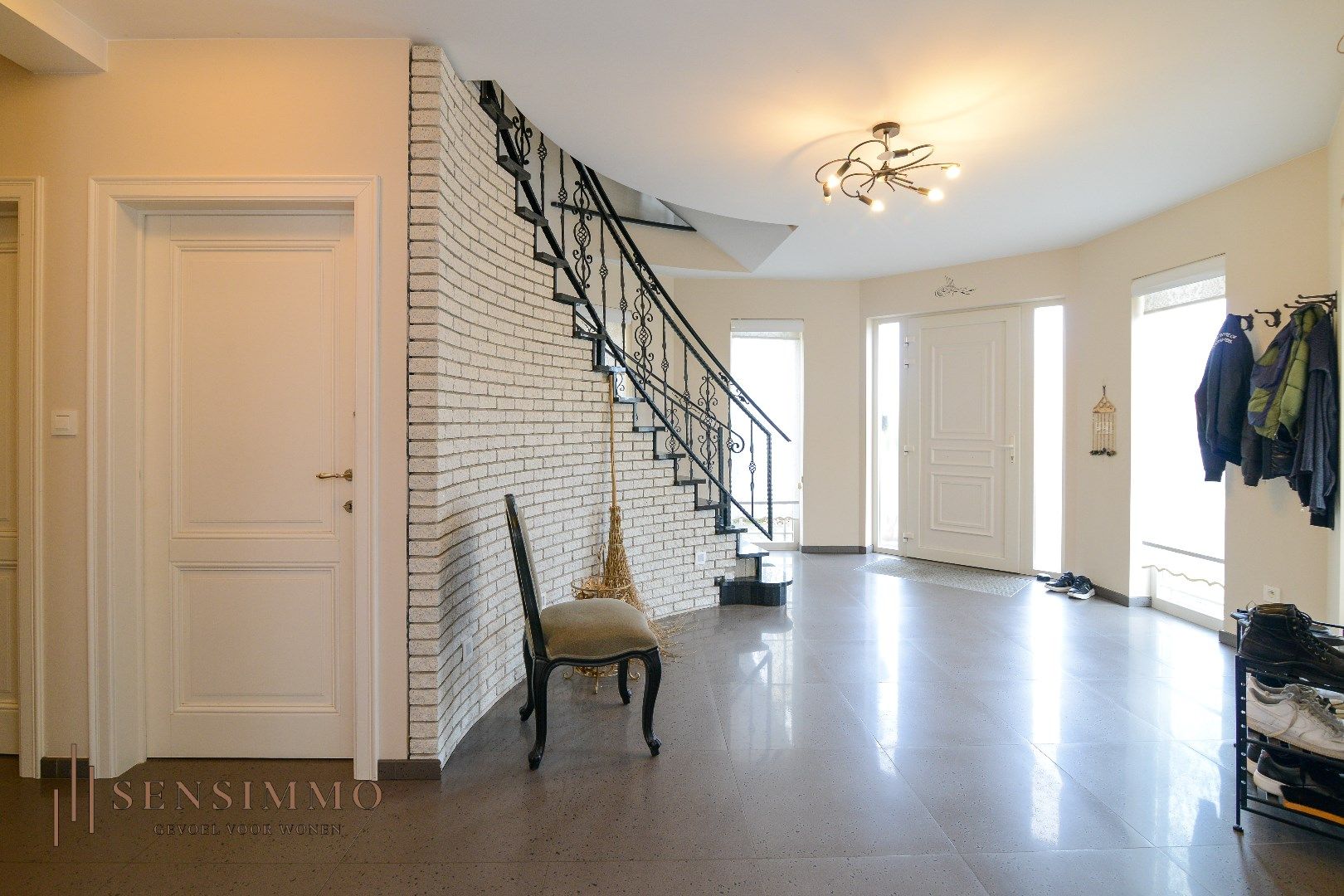 Ruime woning van 383m² bewoonbare oppervlakte met 6 slaapkamers – ideaal voor bedrijven en huisvesting van werknemers. foto 4