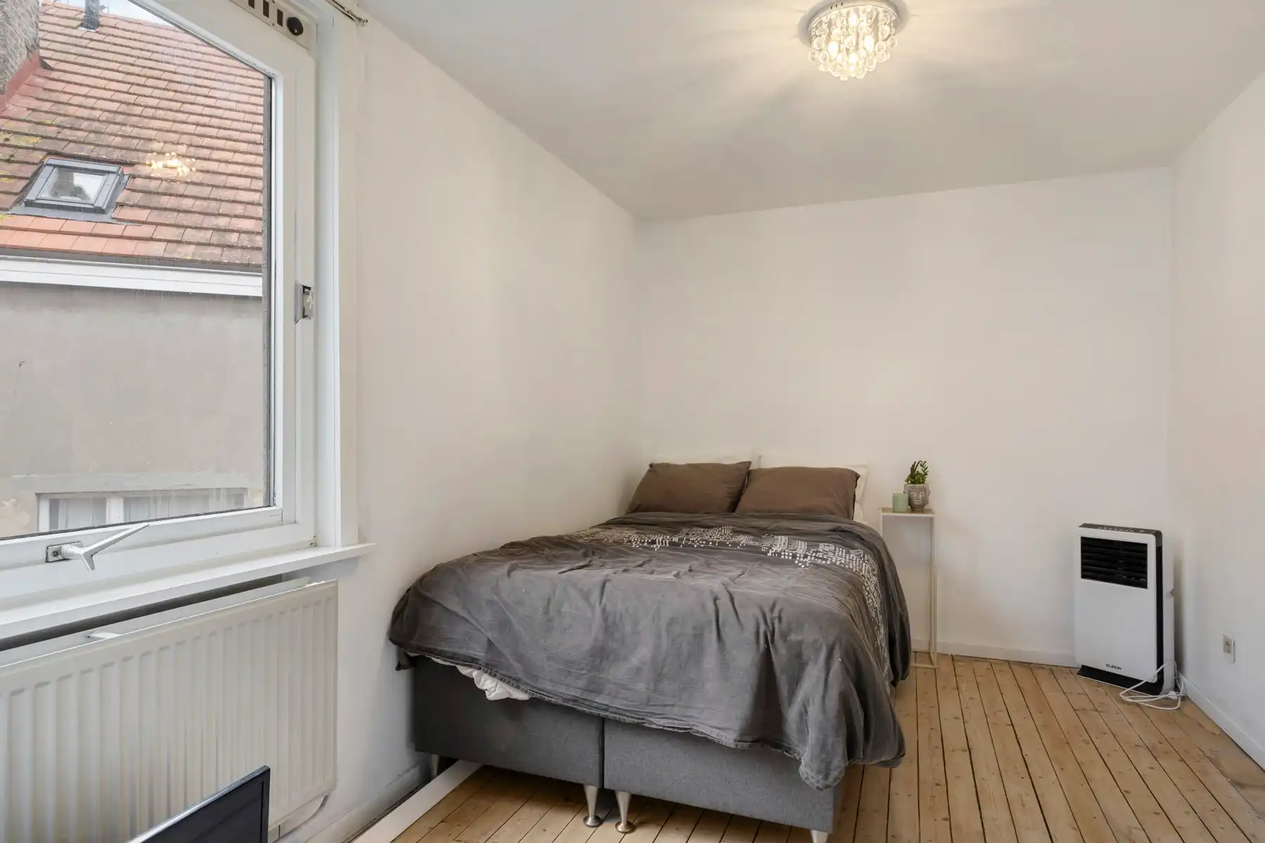 Ruim gerenoveerd herenhuis in Oostende. foto 12