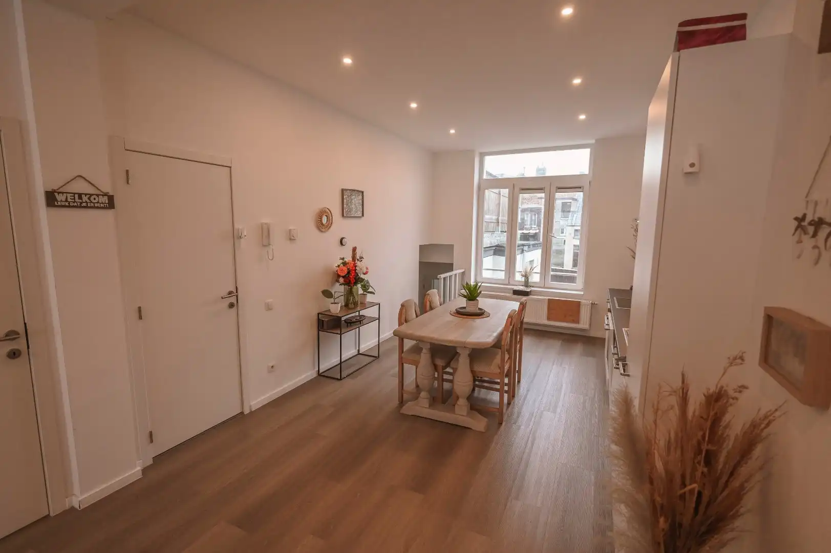 RUIM LICHTRIJK DUPLEX APPARTEMENT MET TERRAS NABIJ CENTRUM  foto 4