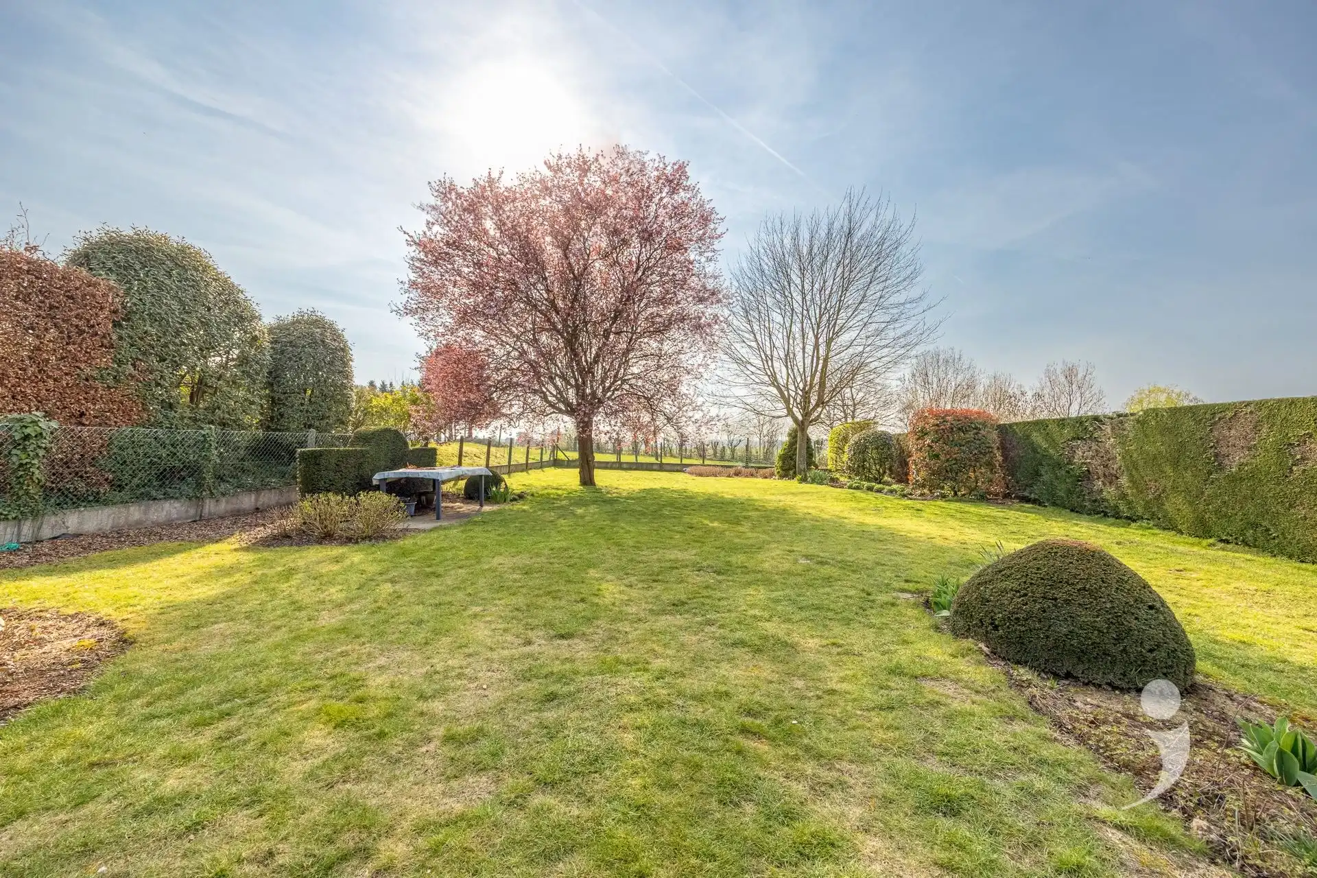 Instapklare en ruime woning met zicht op de velden! foto 28