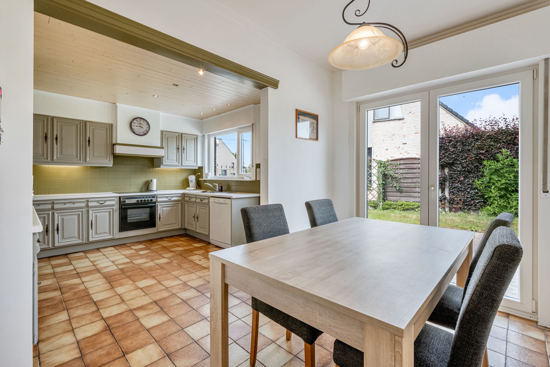 Rustig gelegen bungalow met bijhorende weide, stal en garage foto 13