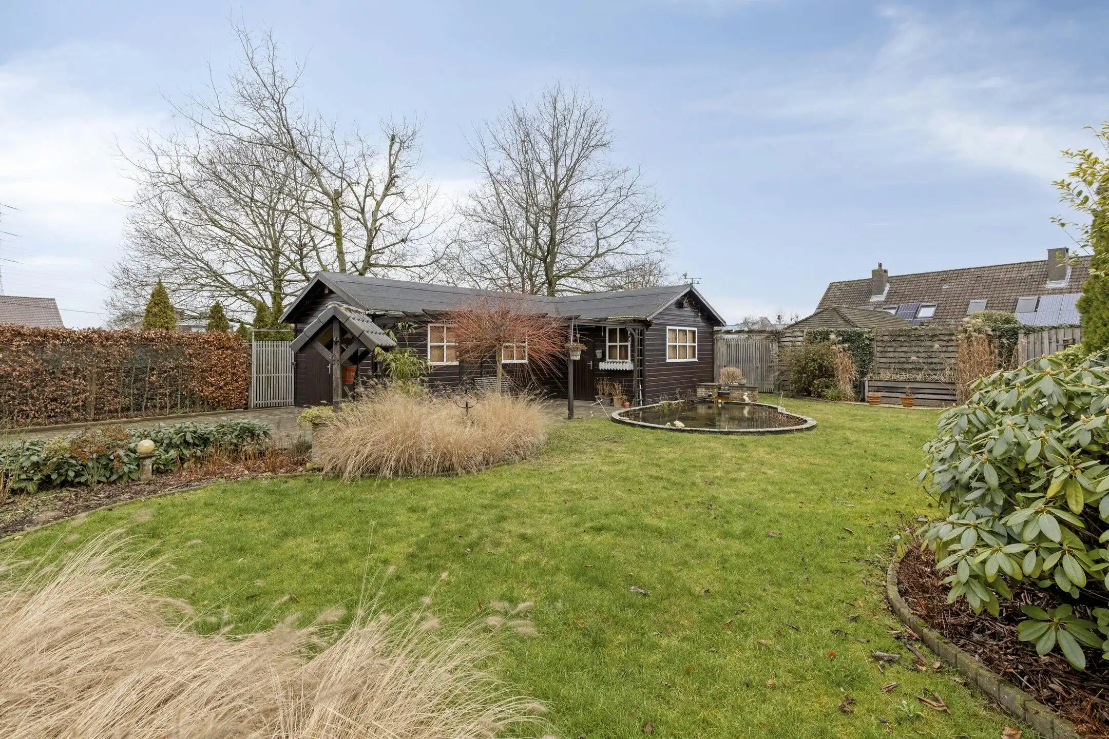 Verzorgde goed gelegen bungalow met grote garage en zolder foto 21