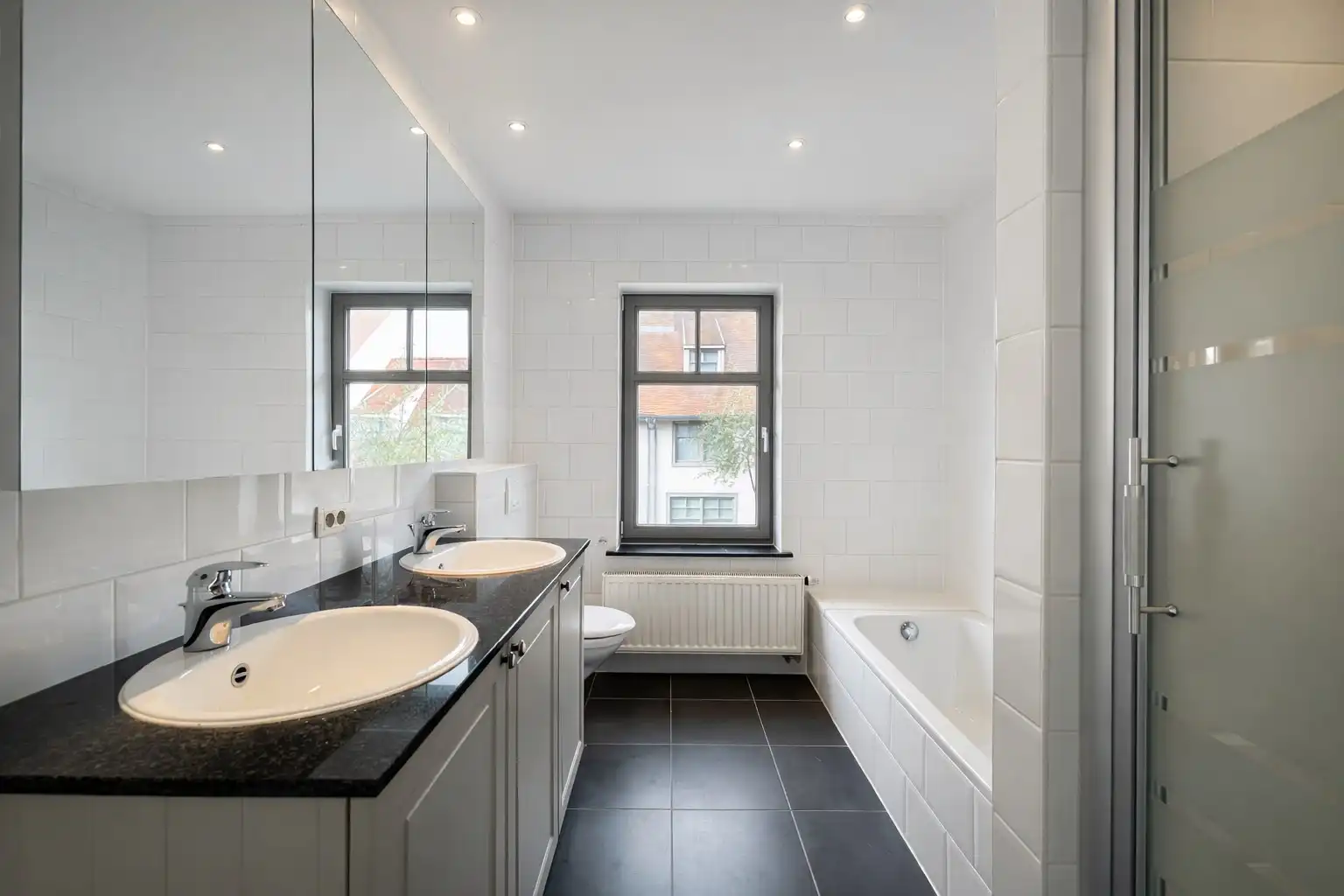 Grote woning met tuin en garage te Knokke foto 13