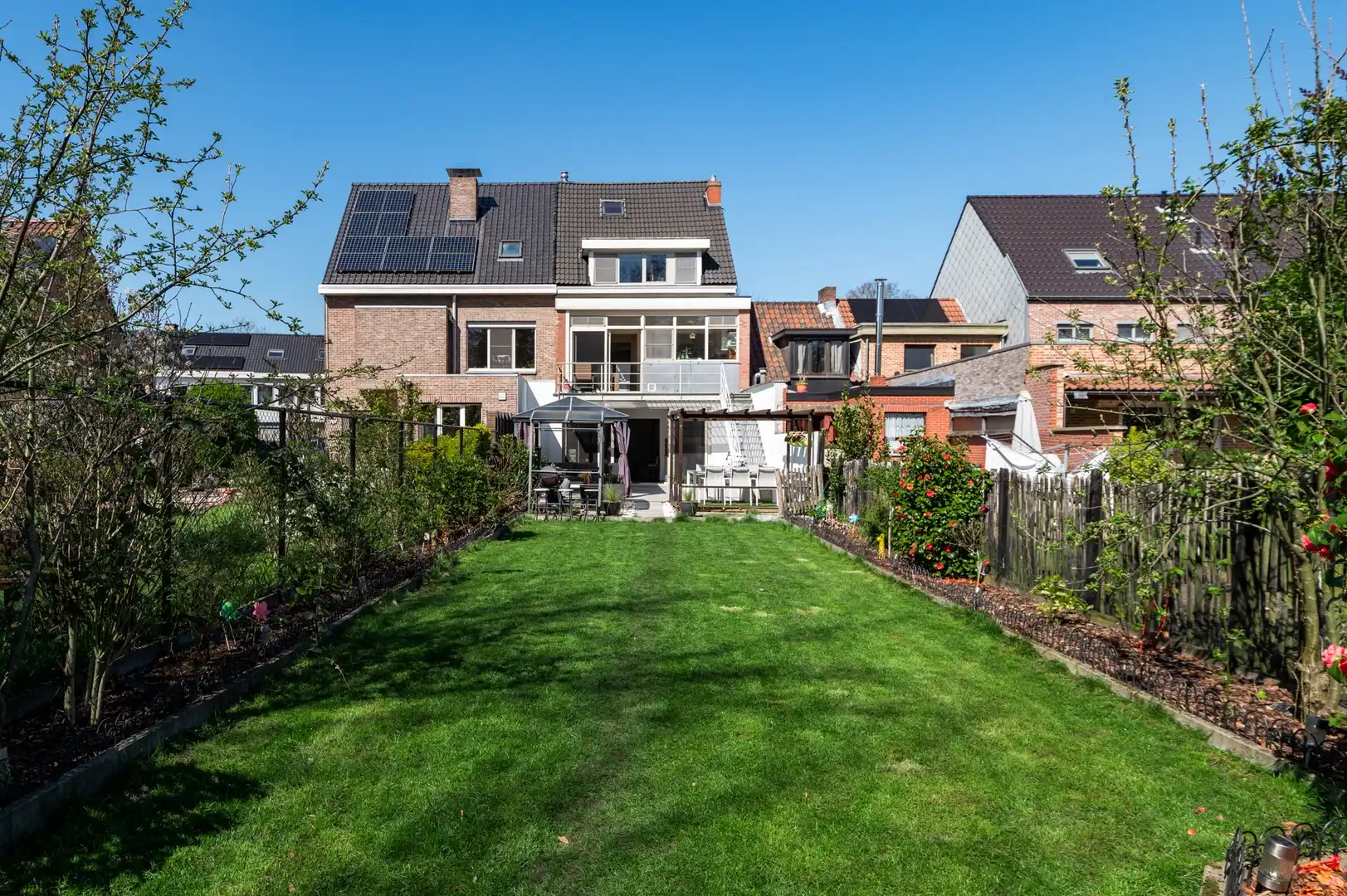 Ruime woning met tuin, polyvalente ruimte en zonnige tuin foto 15