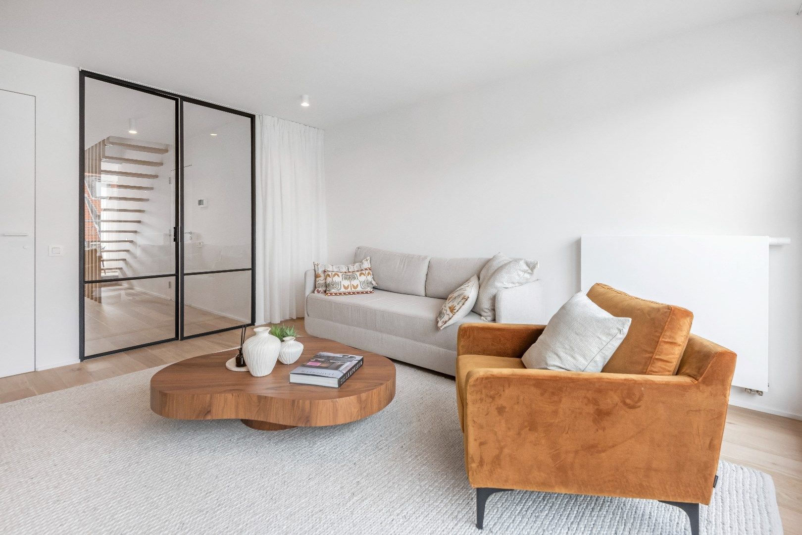 Instapklaar, totaal gerenoveerd doorzon duplex dakappartement met twee zonneterrassen foto 3
