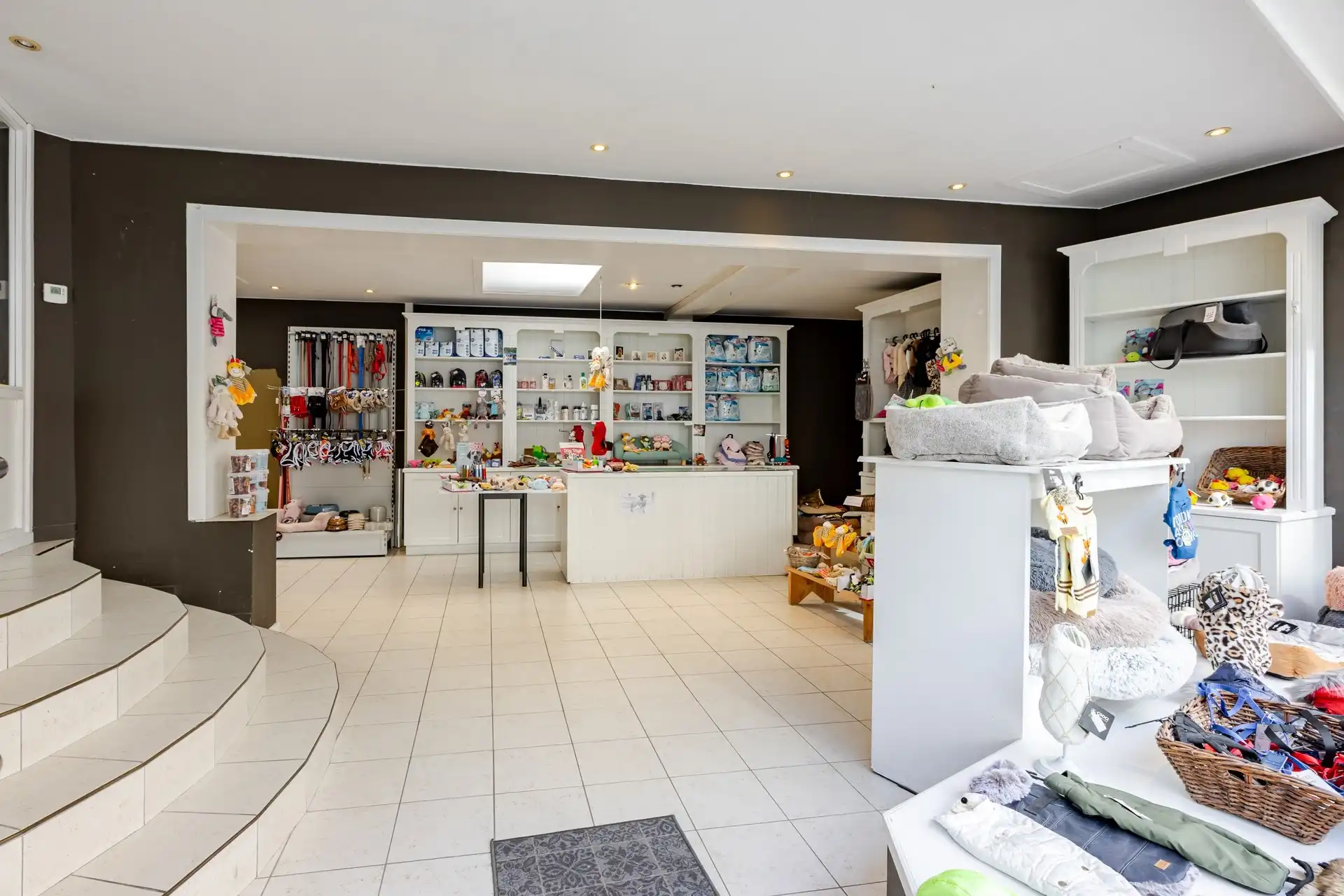 Handelspand met uitstekende visibiliteit en tal van mogelijkheden nabij het centrum van Aalst foto 4