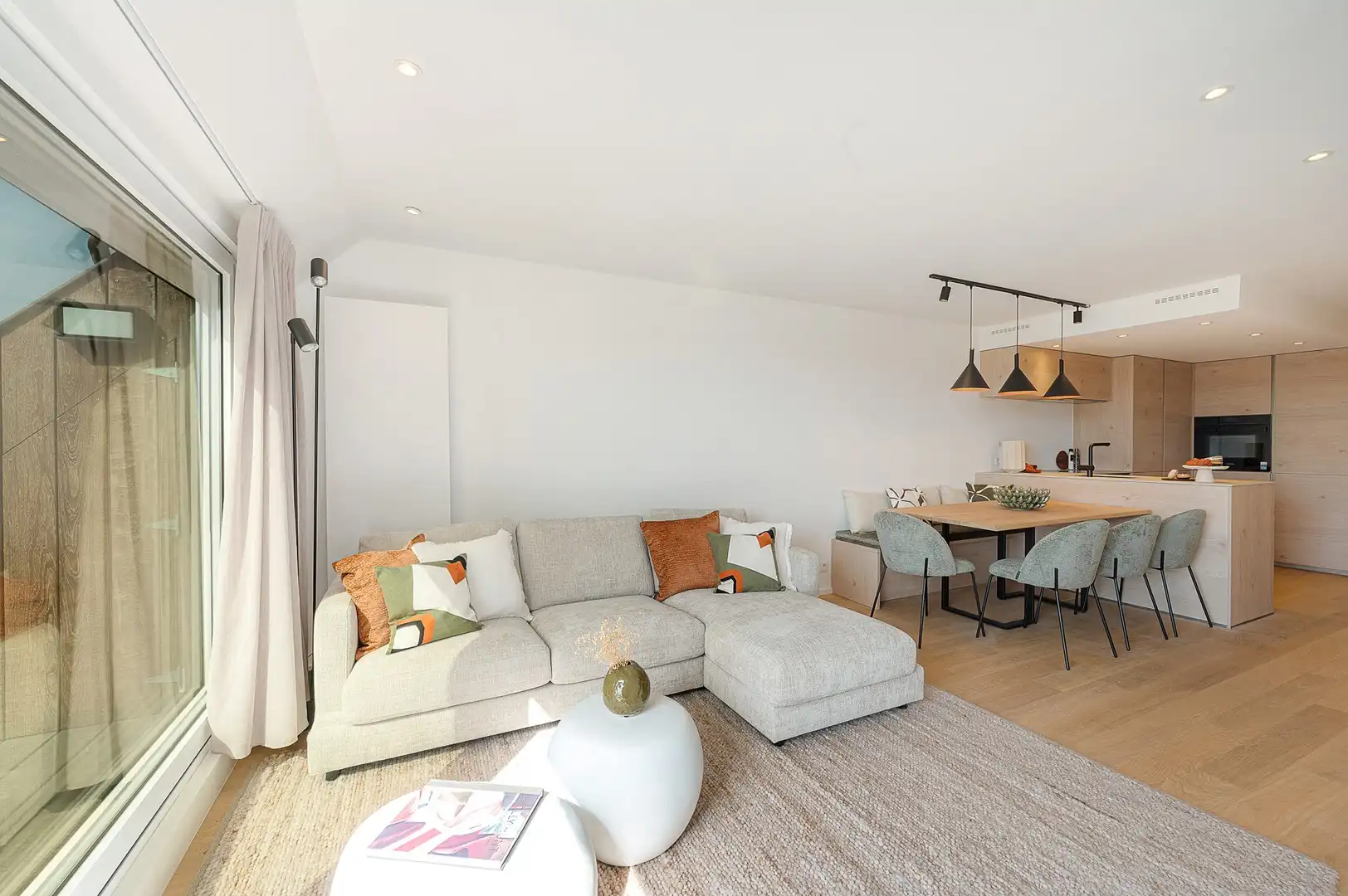 Zonnig gerenoveerd duplex penthouse appartement te Zoute foto 2