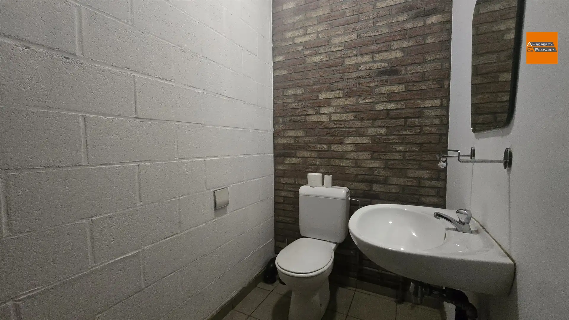 Groot Magazijn/Atelier (1050 m²) met Kantoorruimte (140 m²) te Laken (Mutsaard) foto 19