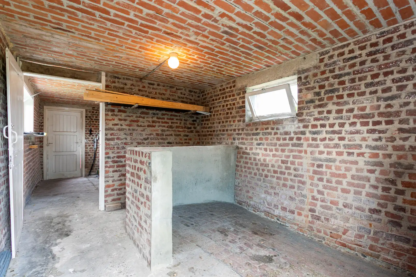 Ruime woning te Pajottegem met 4 slpks, garage en tuin op +-10a! foto 15