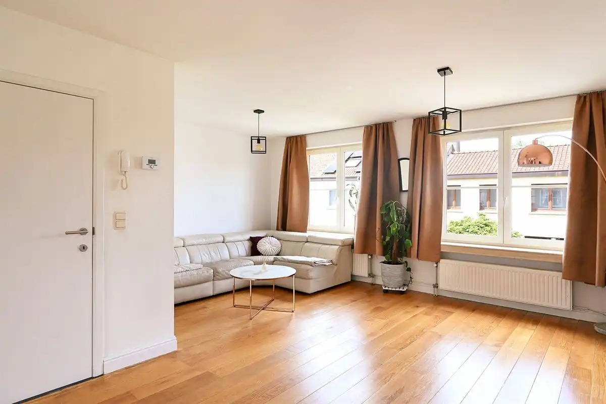 Rustig gelegen bel-etage woning foto 6