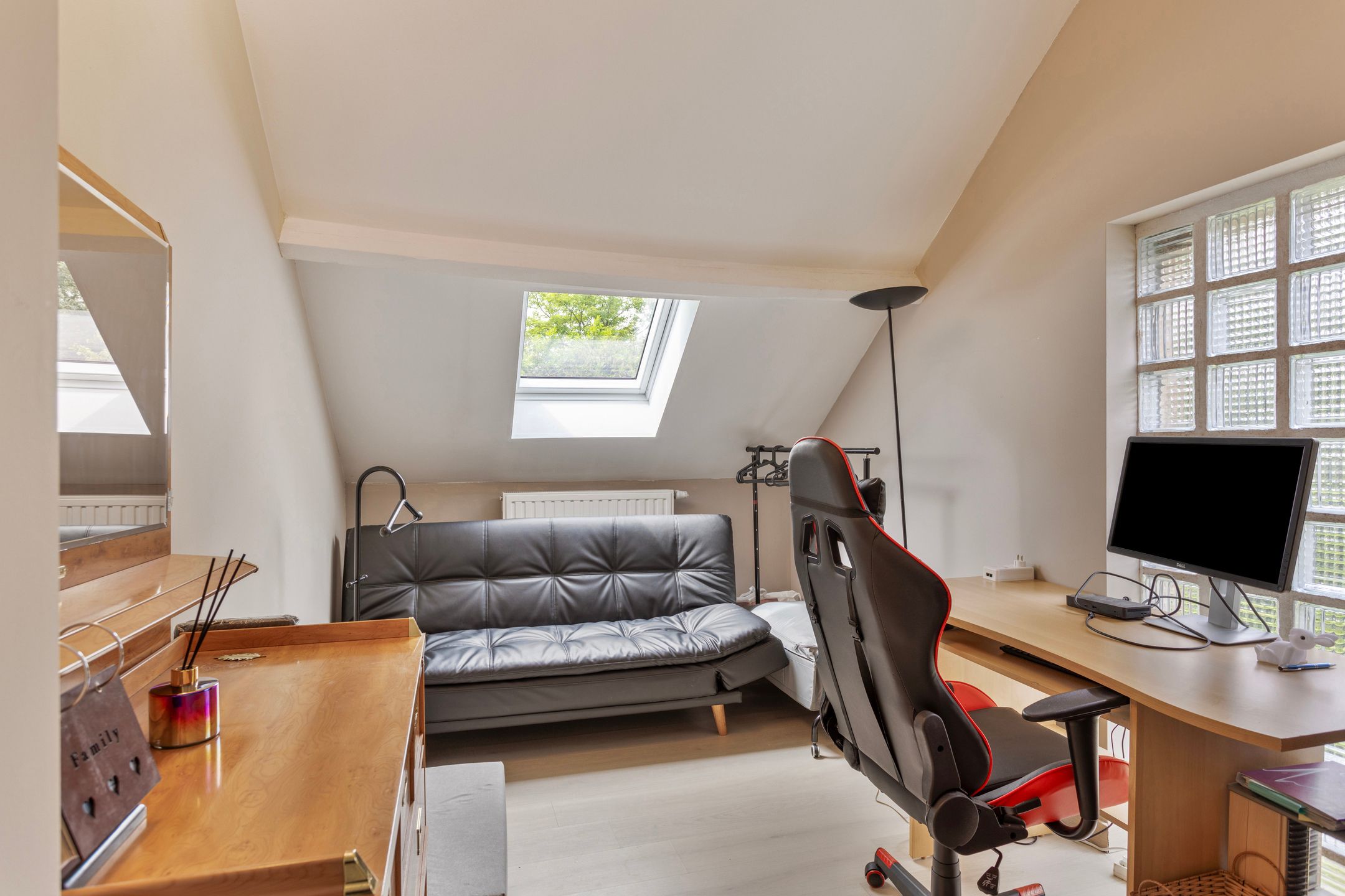 Driegevelwoning met apart concierge-huis en prachtige tuin foto 18