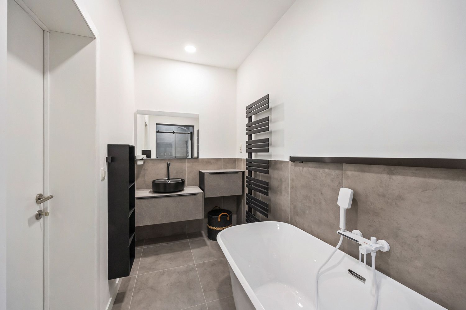 Riante volledig gerenoveerde 5-slk-woning met tuin (EPC A) foto 19