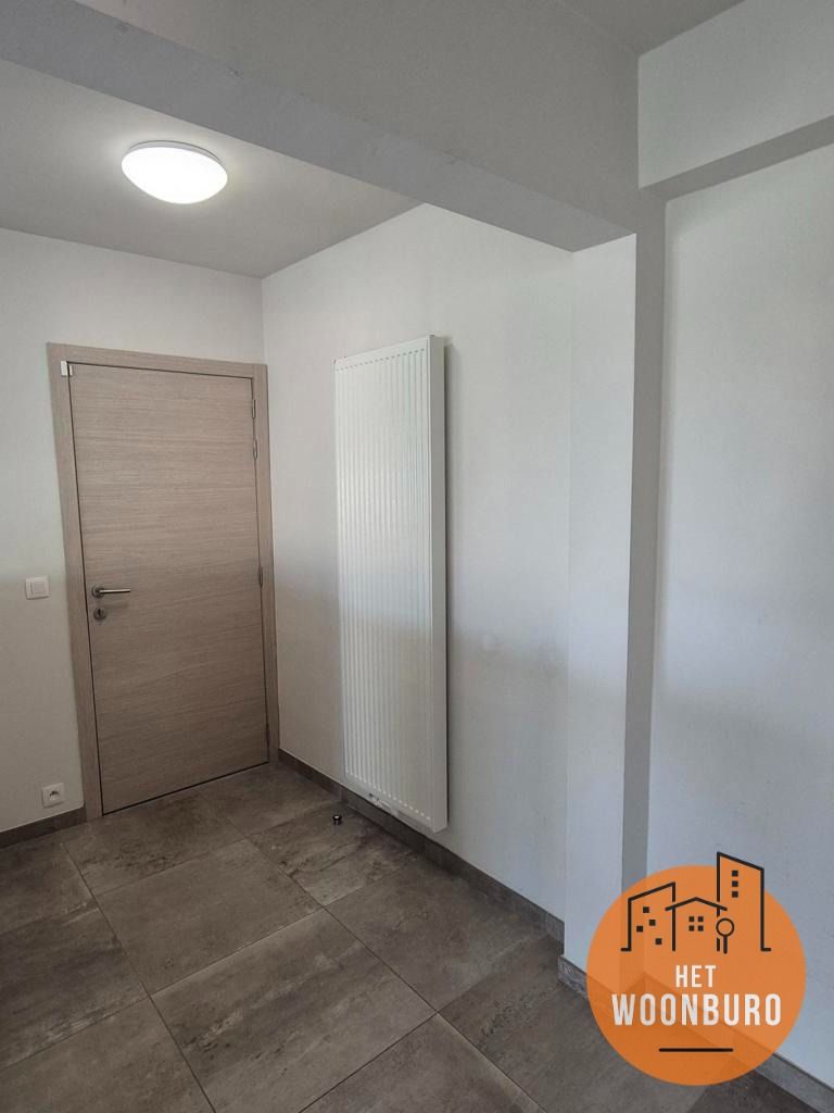 Ruim, lichtrijk appartement 1e verd. met 2 slaapkamers foto 3