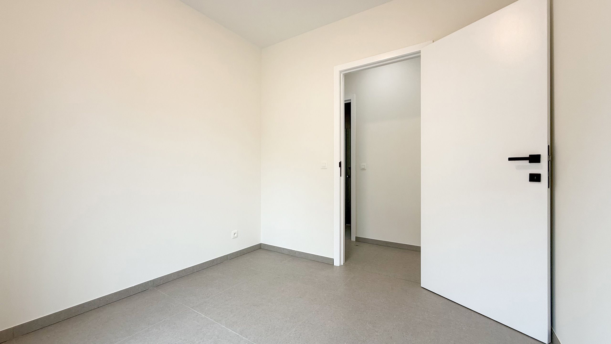 Nieuwbouwappartement met 3 slaapkamers en tuin! foto 17