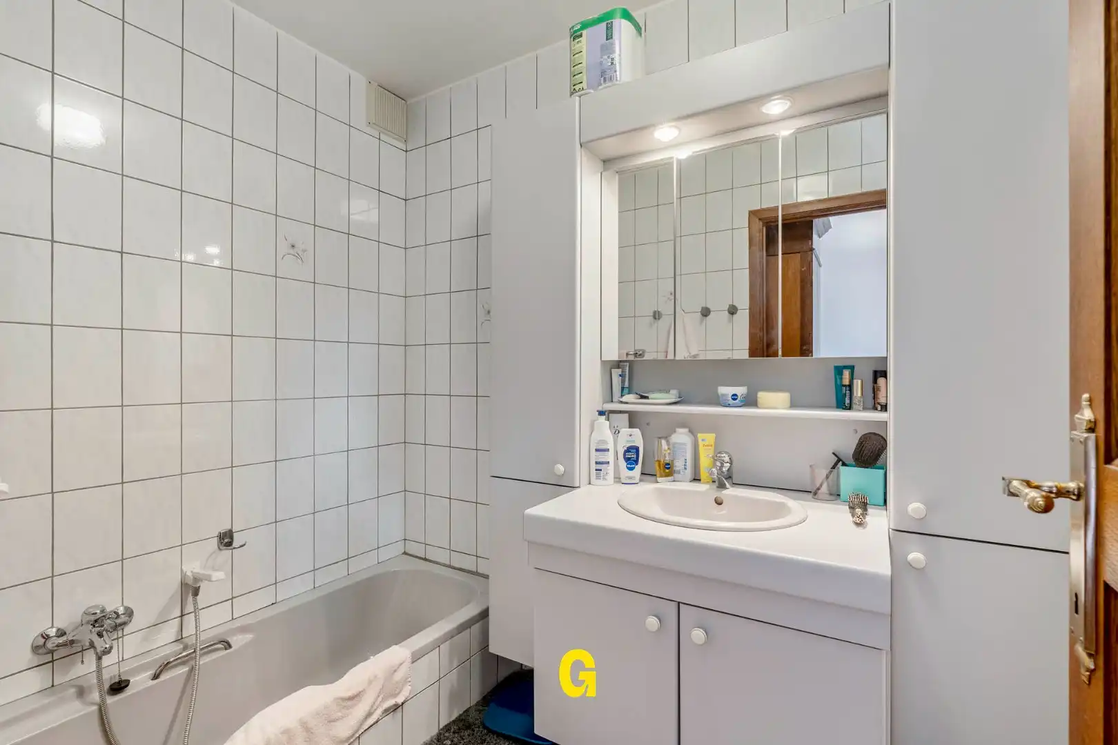 Uitstekend verzorgd 2-slaapkamer appartement in hartje Bilzen, met standplaats, kelderberging en terras met zicht op het Park van Haffmans foto 22