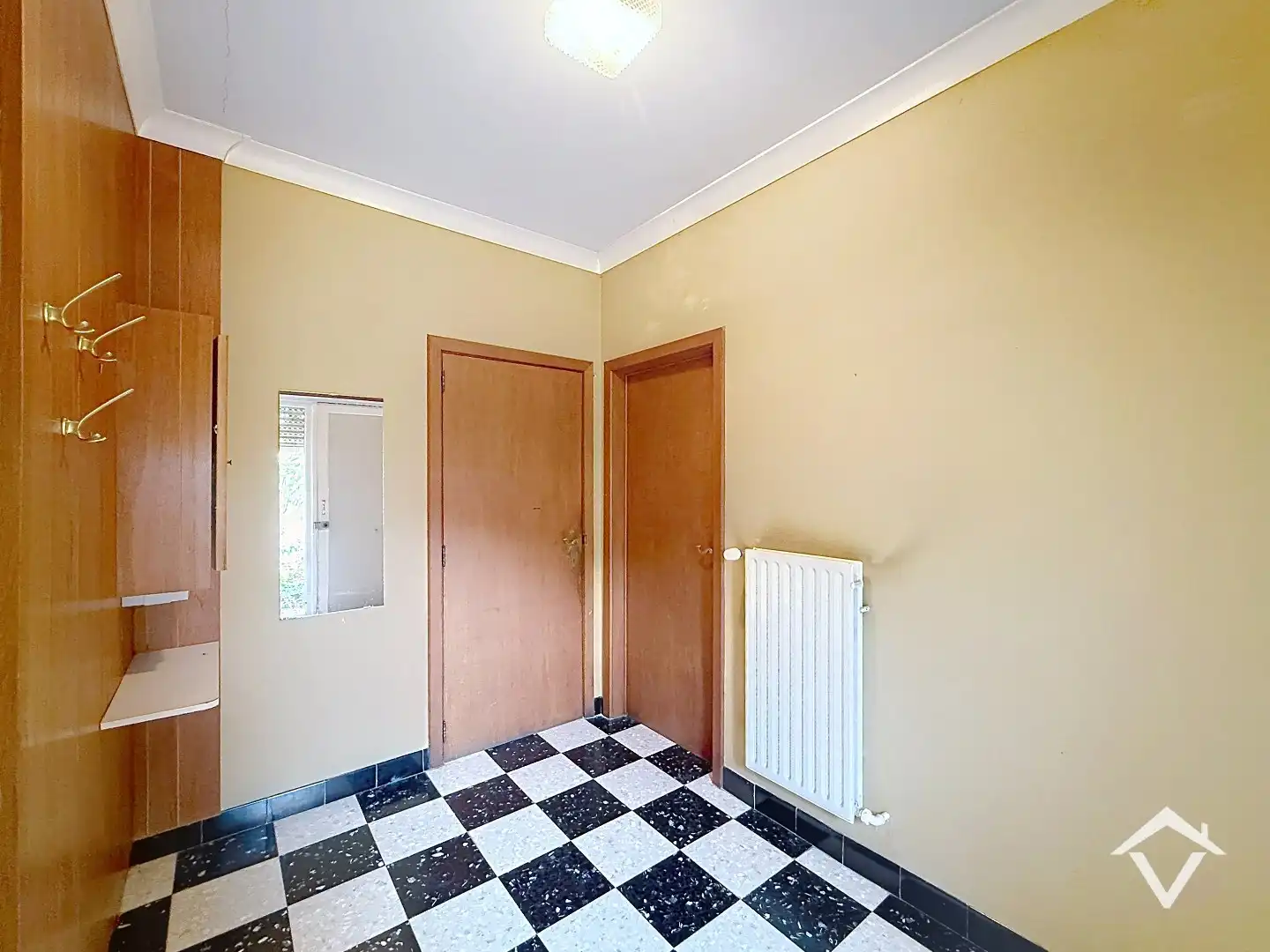 Gelijkvloerse woning met 3 slaapkamers, ruime garage en tuin op een gunstige ligging te Hooglede foto 3