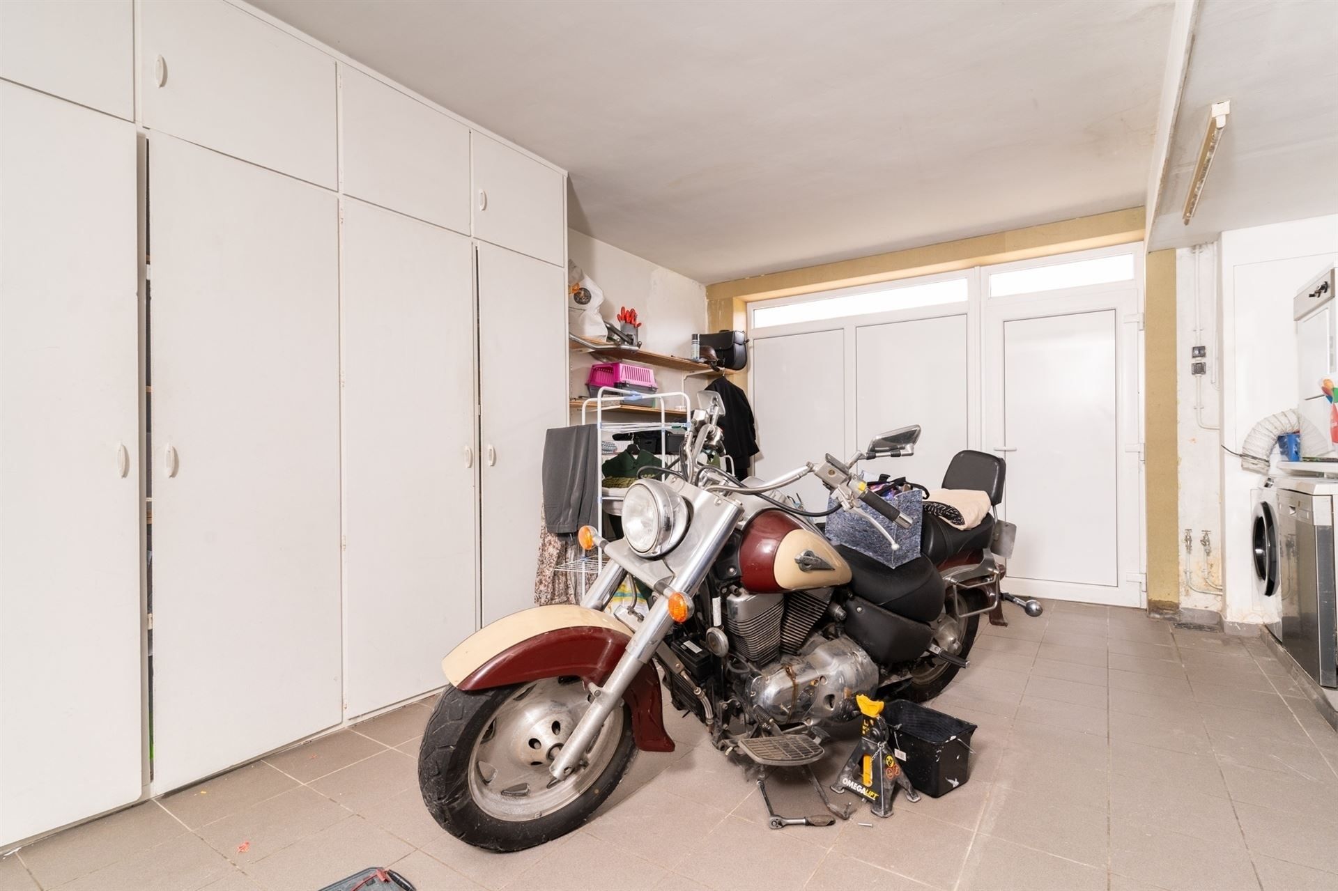 Meergezinswoning bestaande uit 2 app, tuin en dubbele carport foto 12