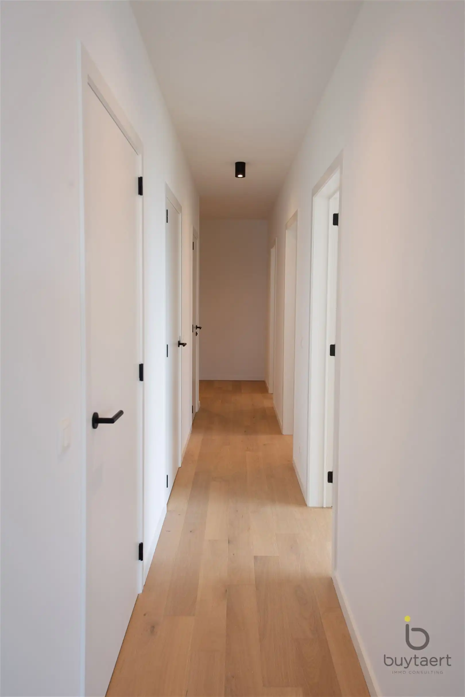 Nieuwbouw appartement met ruim terras en parking te Zoersel. foto 14