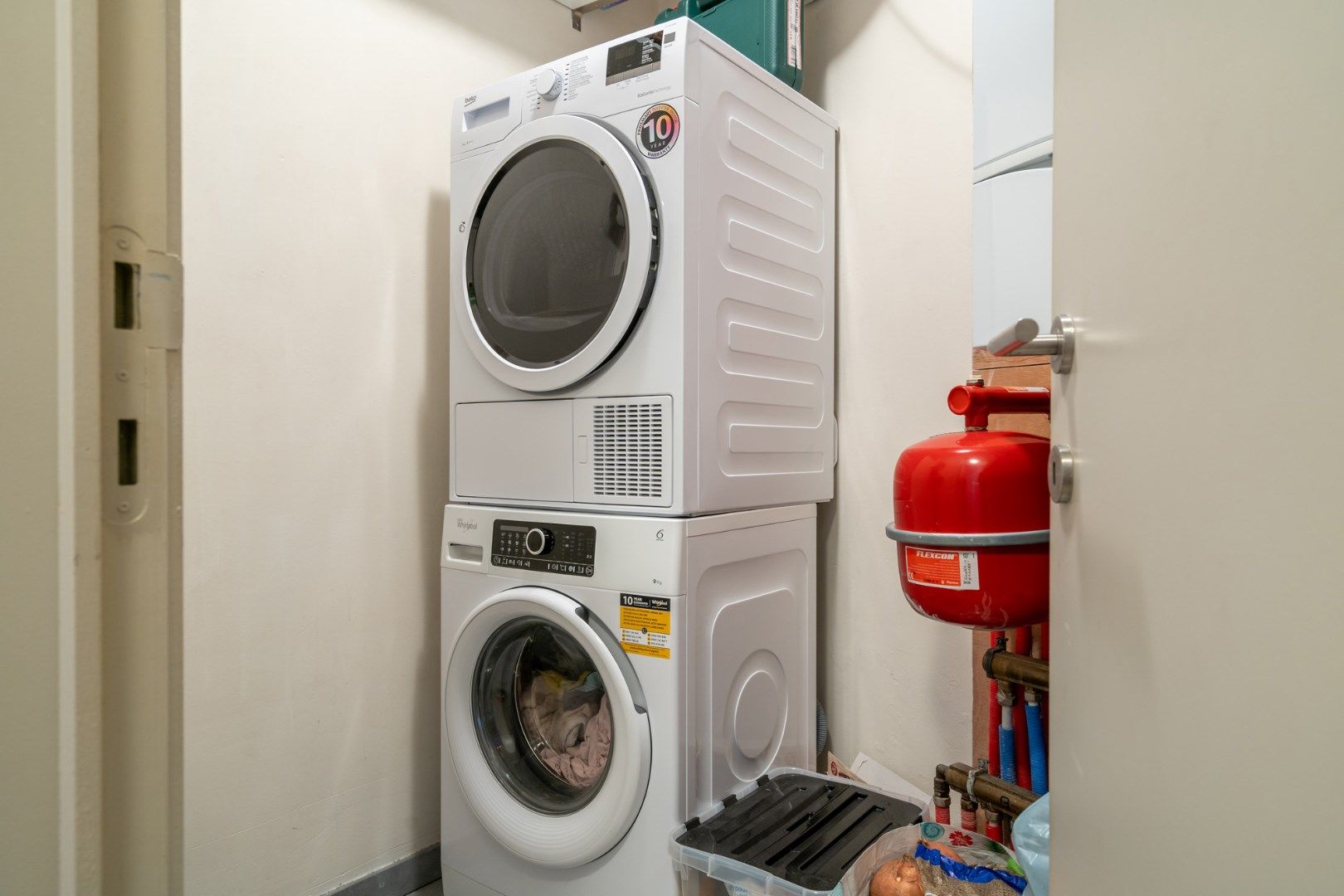 Degelijk appartement met 2 slaapkamers, standplaats en kelderberging op wandelafstand van de markt van Bilzen  foto 22