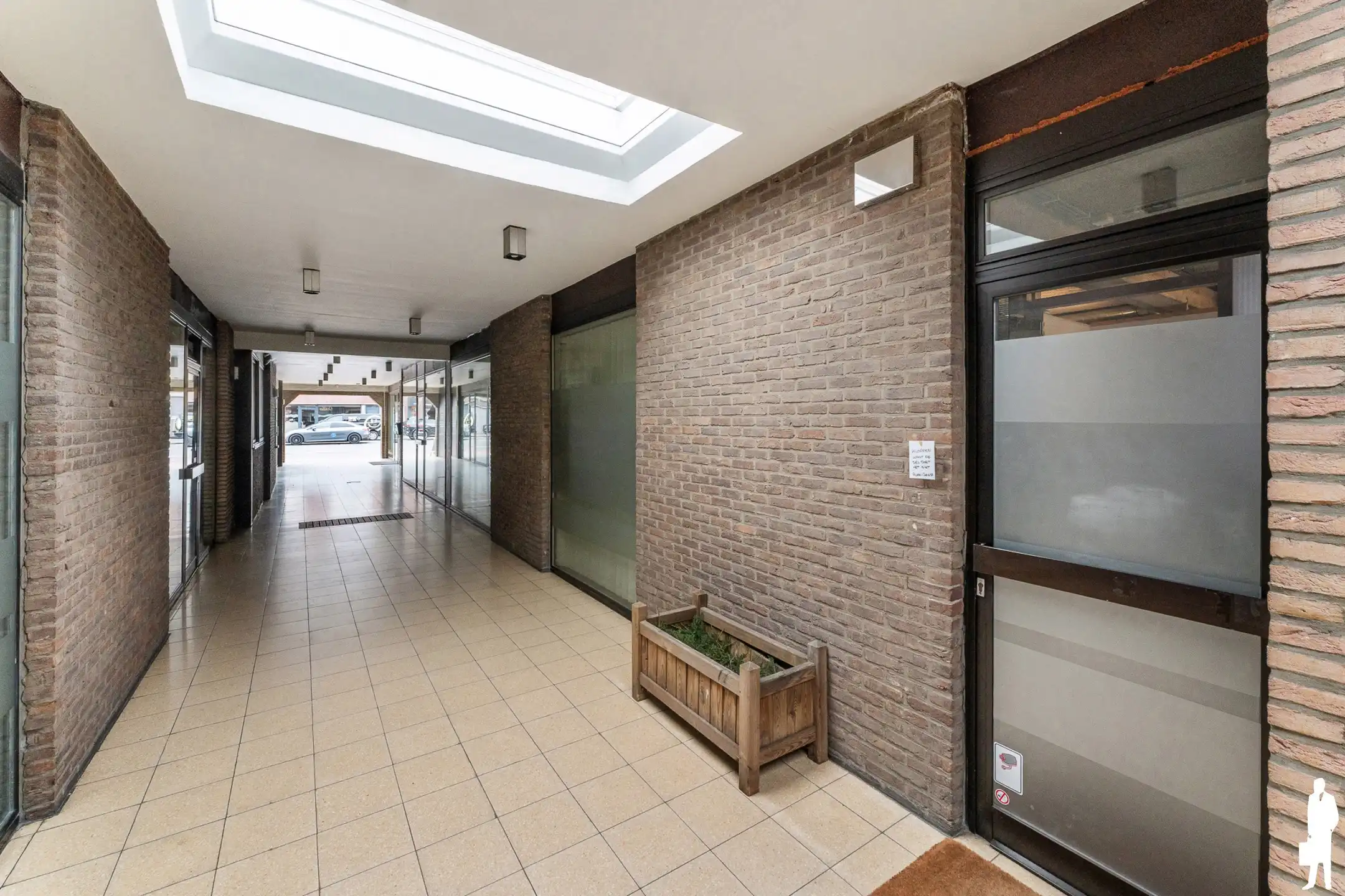 Centraal gelegen verhuurde kantoorruimte met garagebox foto 8