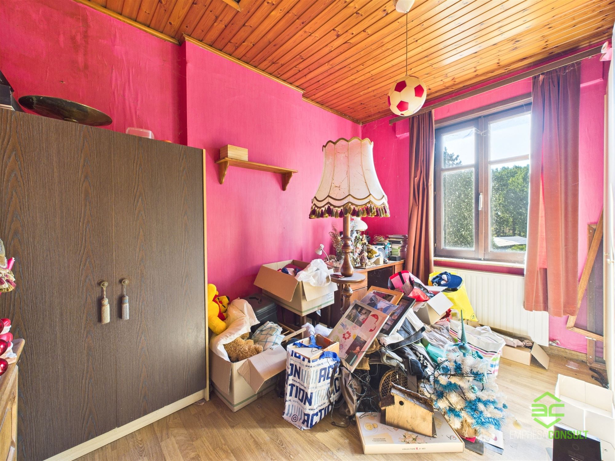 Op te frissen gezinswoning met 3slpk in Montenaken! foto 11