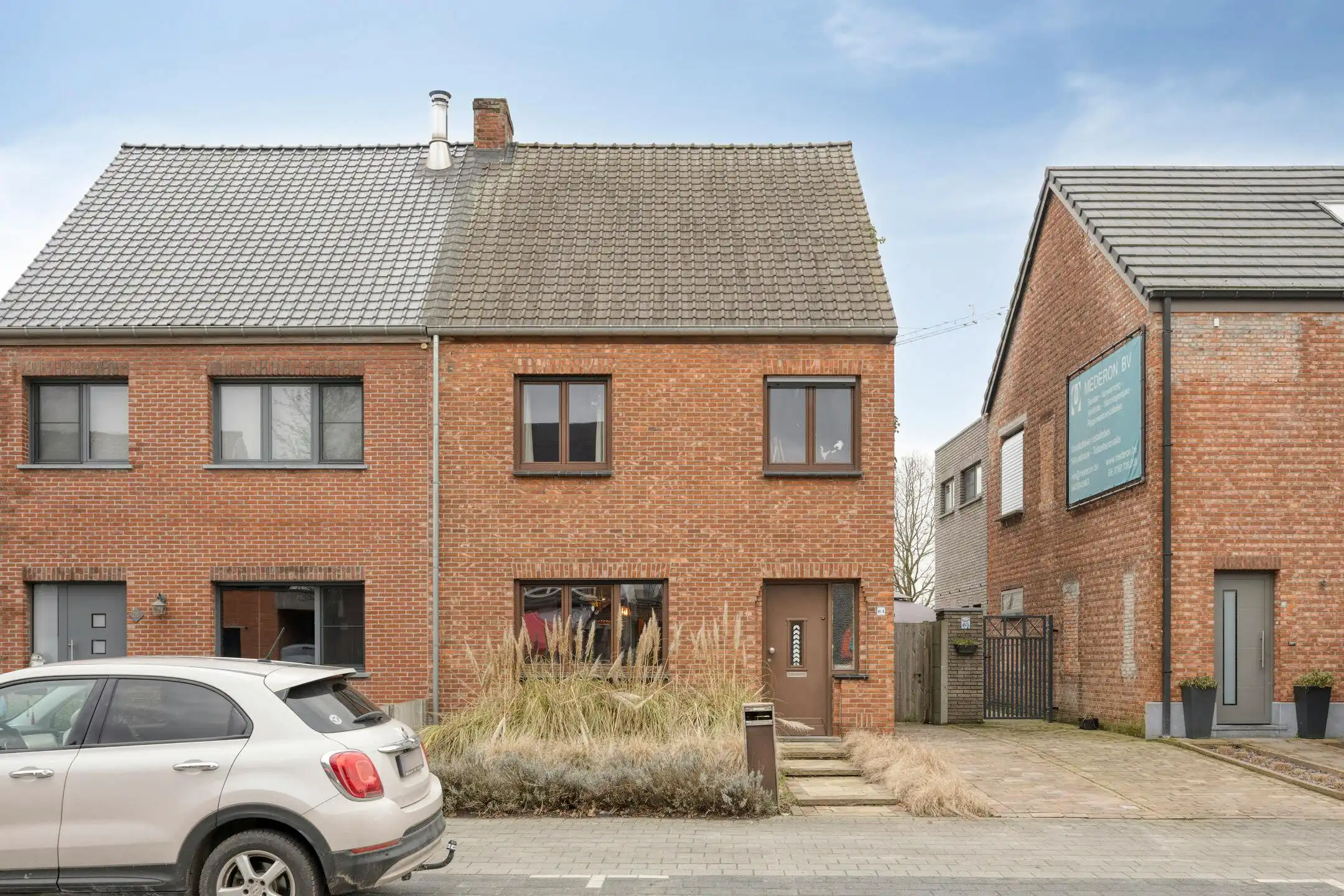 Gerenoveerde woning met bijgebouw te koop in Oud-Turnhout. foto {{pictureIndex}}