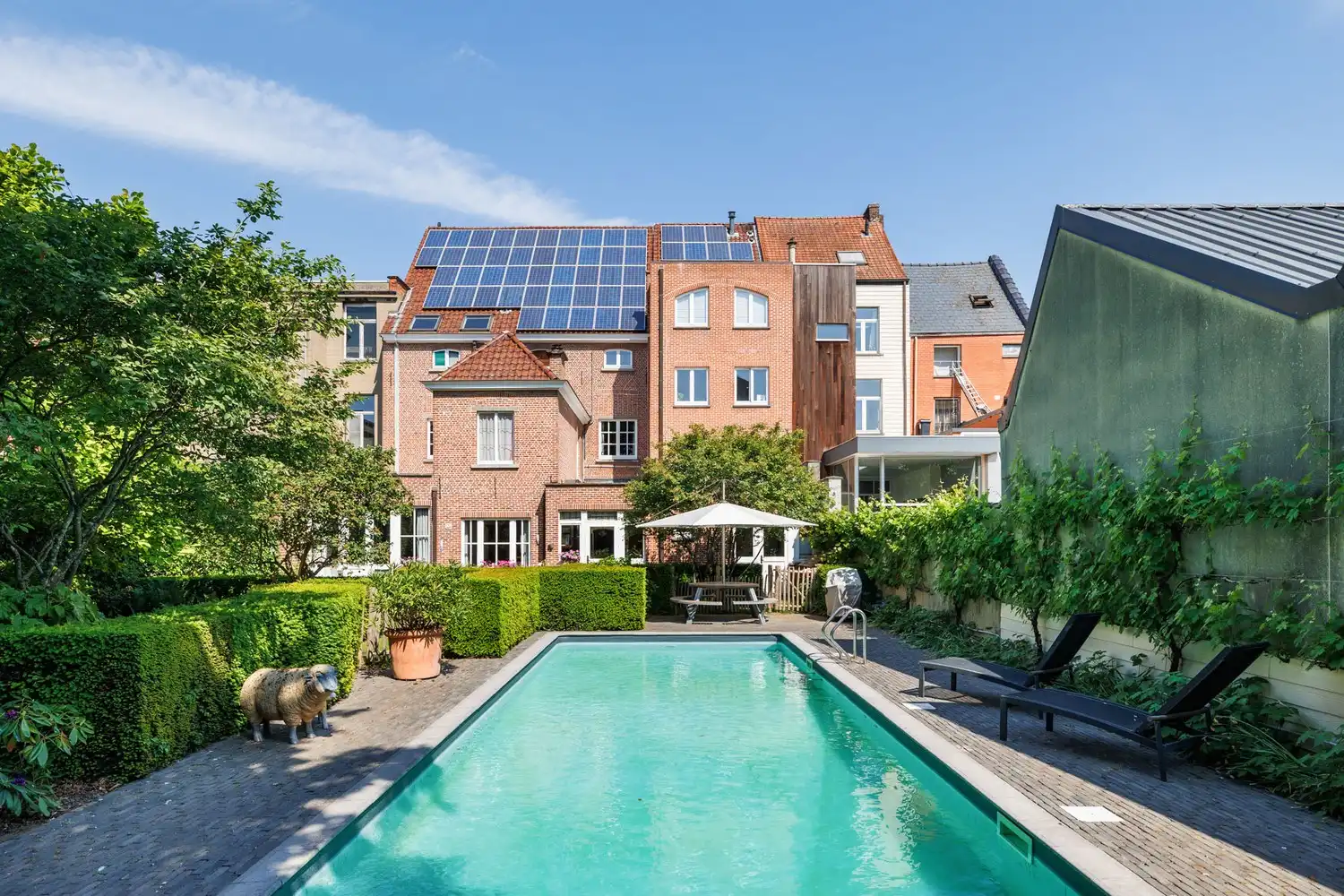 Monumentaal herenhuis (521 m²) met tuin & zwembad op toplocatie – optionele opbrengsteigendom foto 2