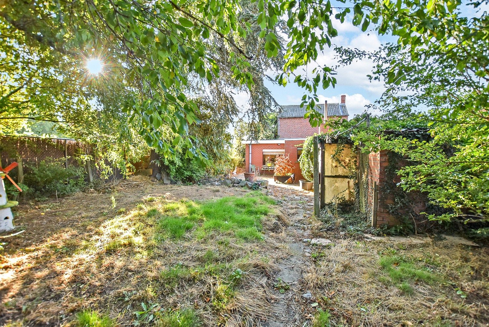 Te renoveren woning op een perceel van 392m² te Houthulst! foto 4