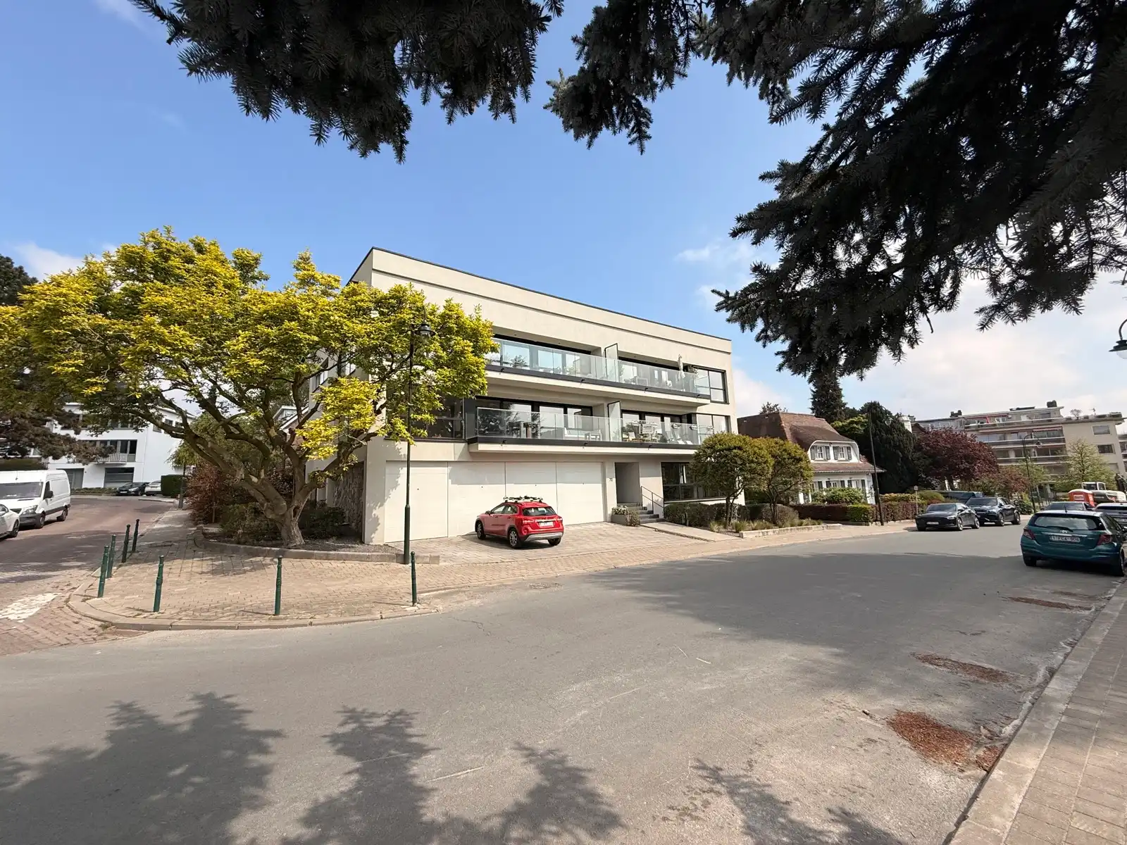 Zeer knap appartement op topligging foto 2