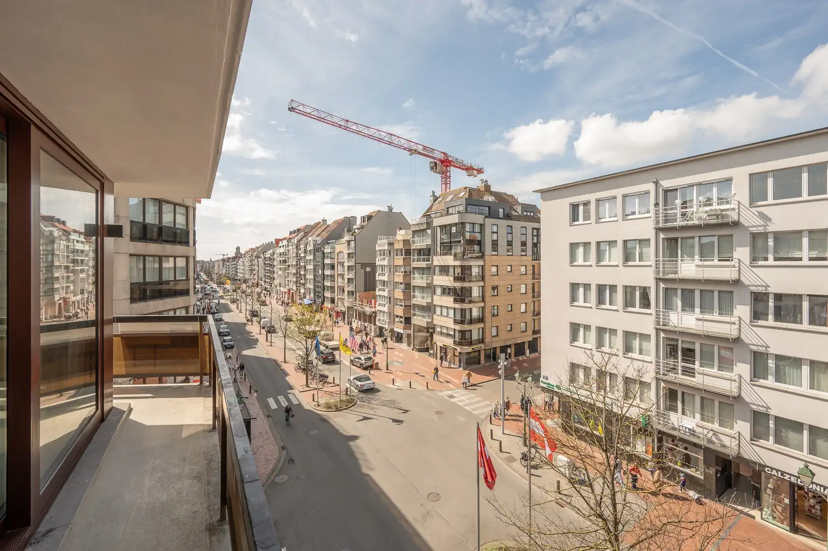 Lichtrijk 3-slaapkamer appartement centraal gelegen. foto 5