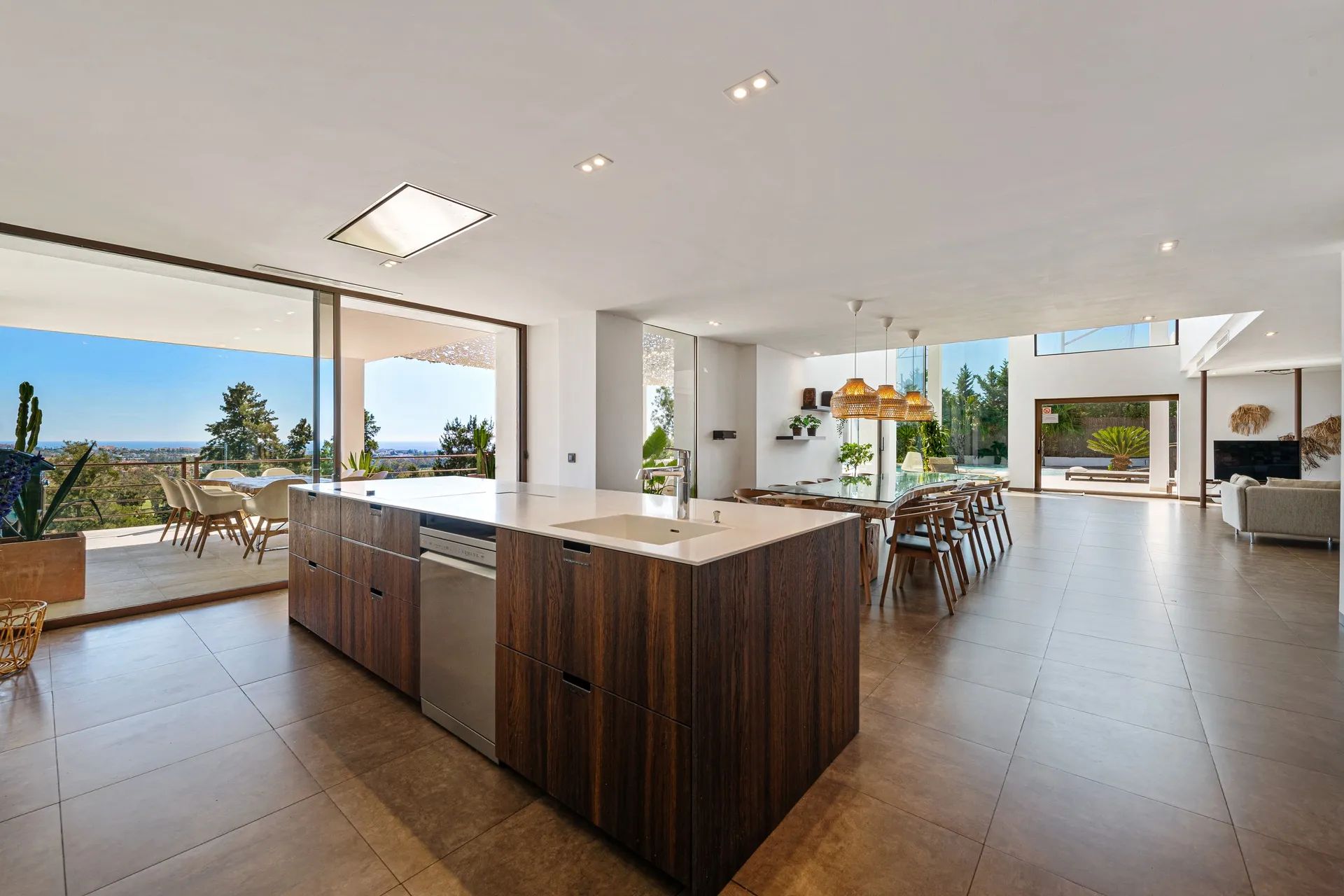 Moderne luxe en rendement: een villa met stijlvolle investering in het exclusieve Benahavis! foto 8