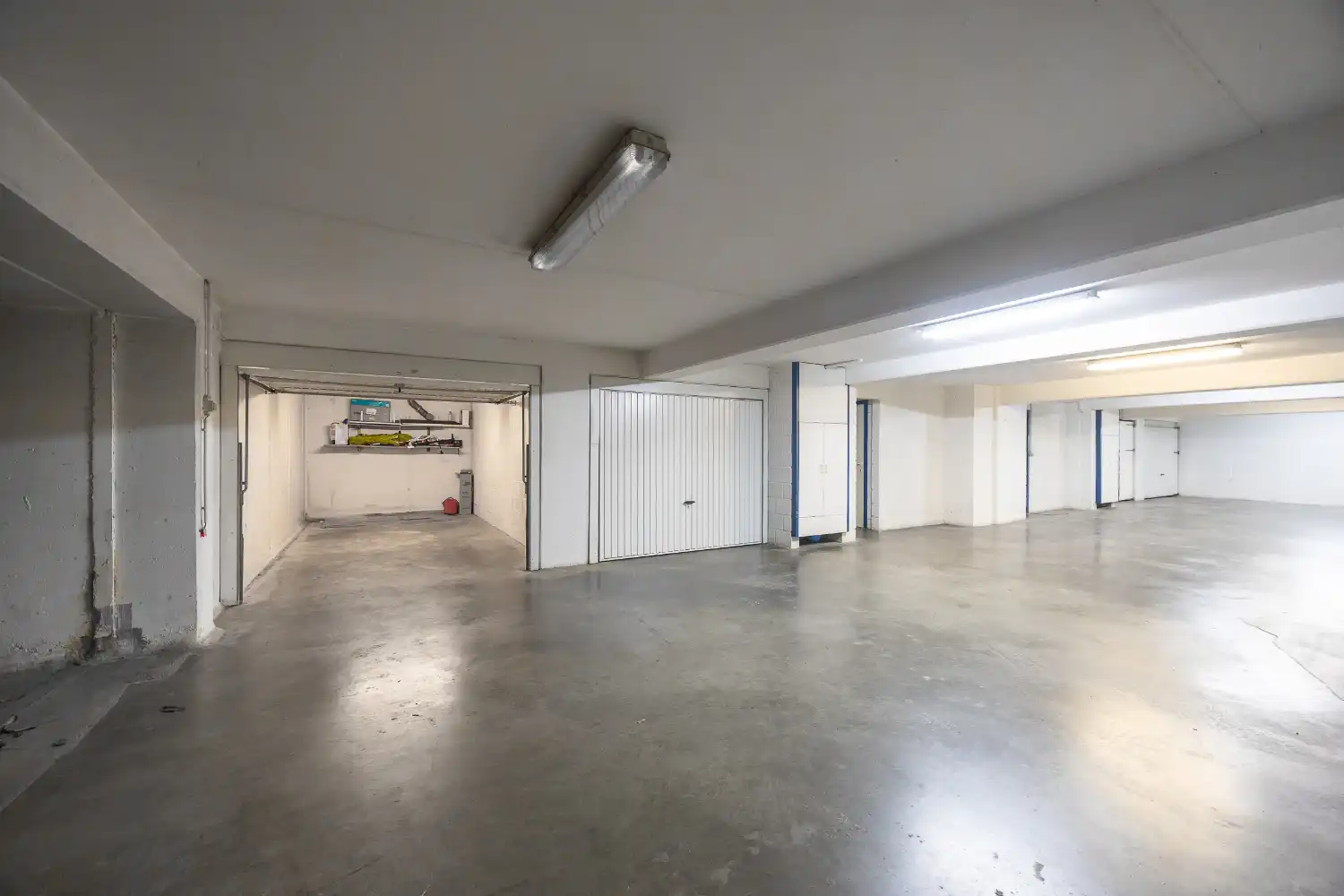 Garagebox te koop op toplocatie in Middelkerke foto {{pictureIndex}}