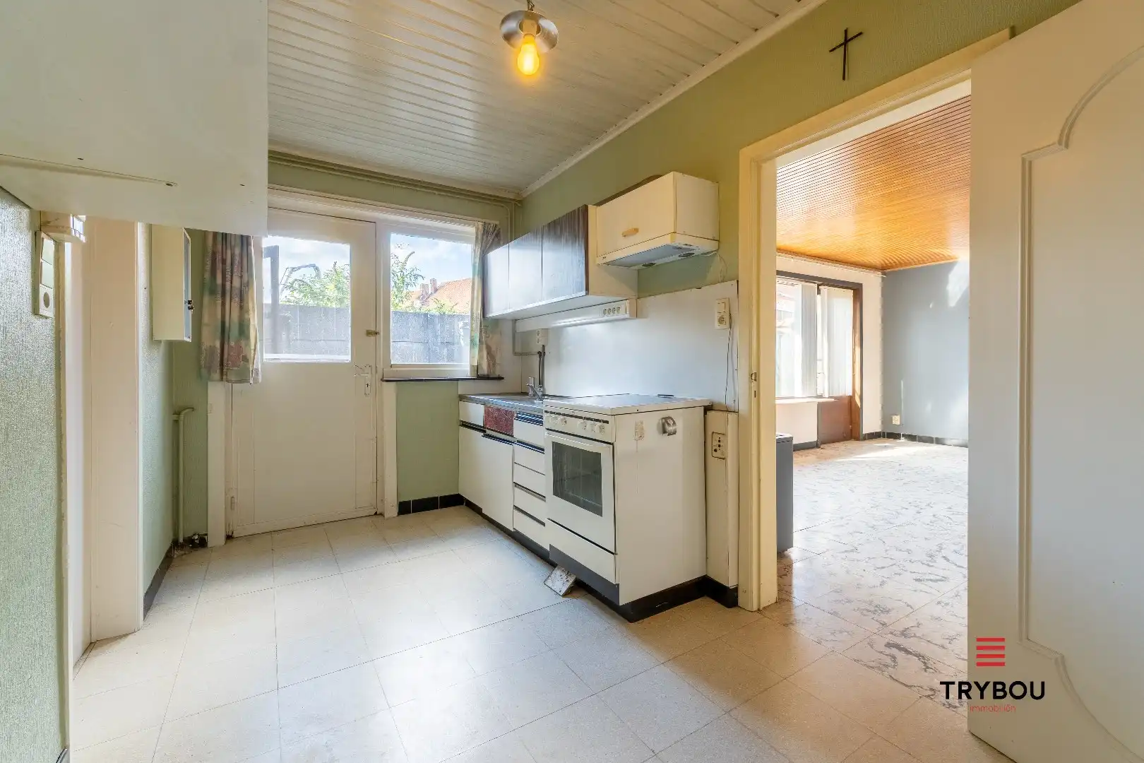 Gelijkvloerse woning met 2 garages in het centrum van Houthulst foto 14