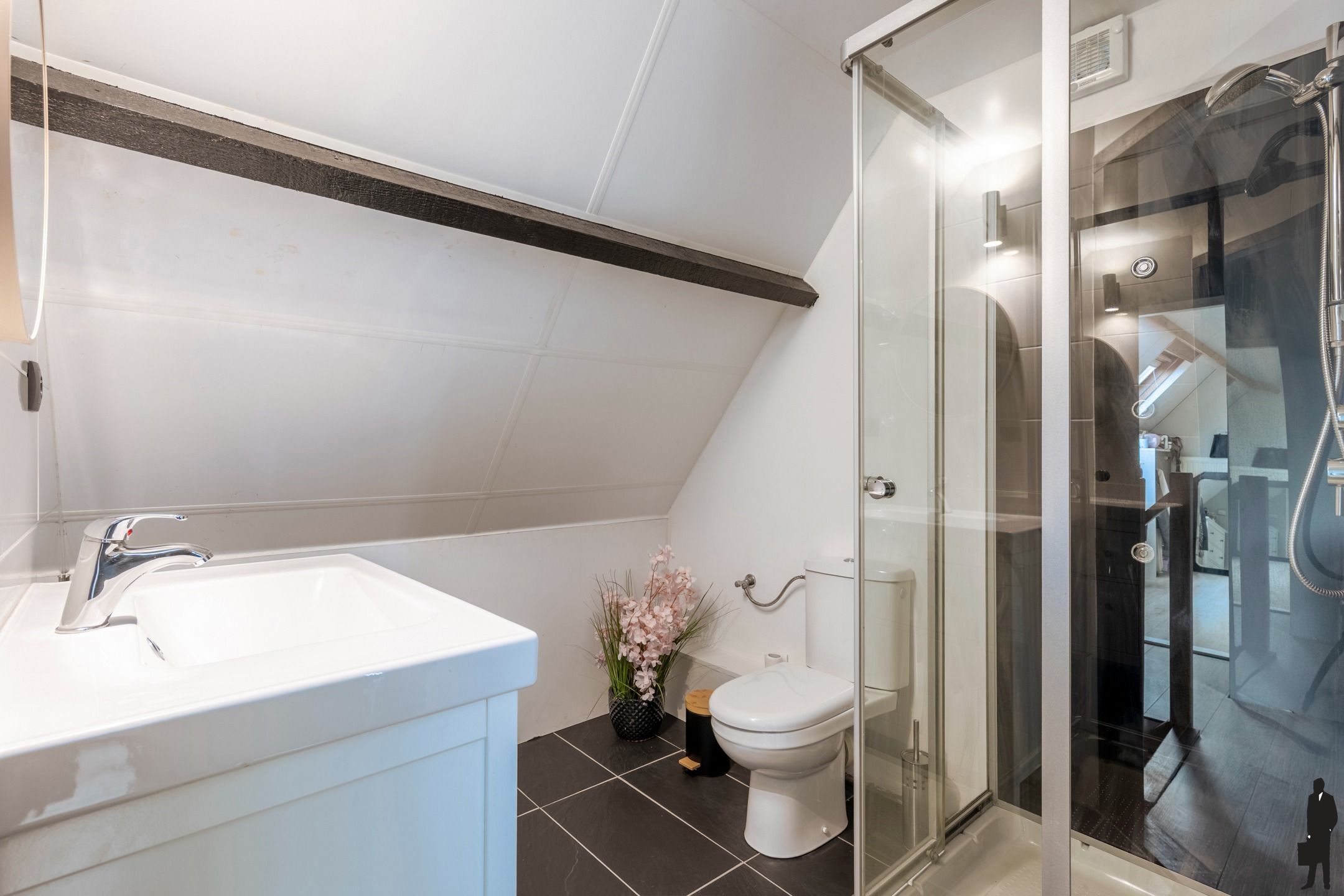 Karakteristieke woning met 5 slpk. en westtuin op 799m² foto 27