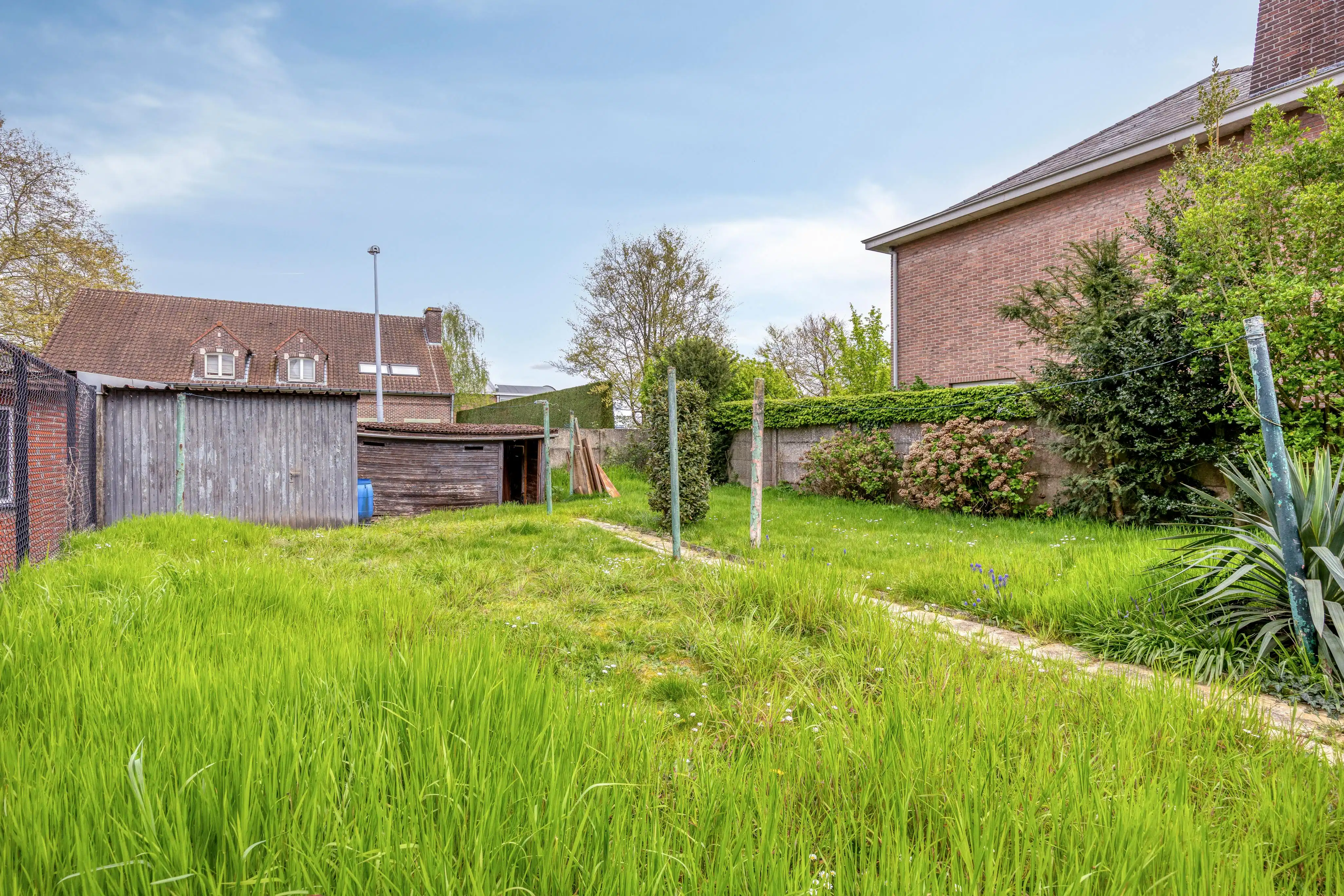 Gezellige halfopen bebouwing met veel potentieel te koop.  foto 17