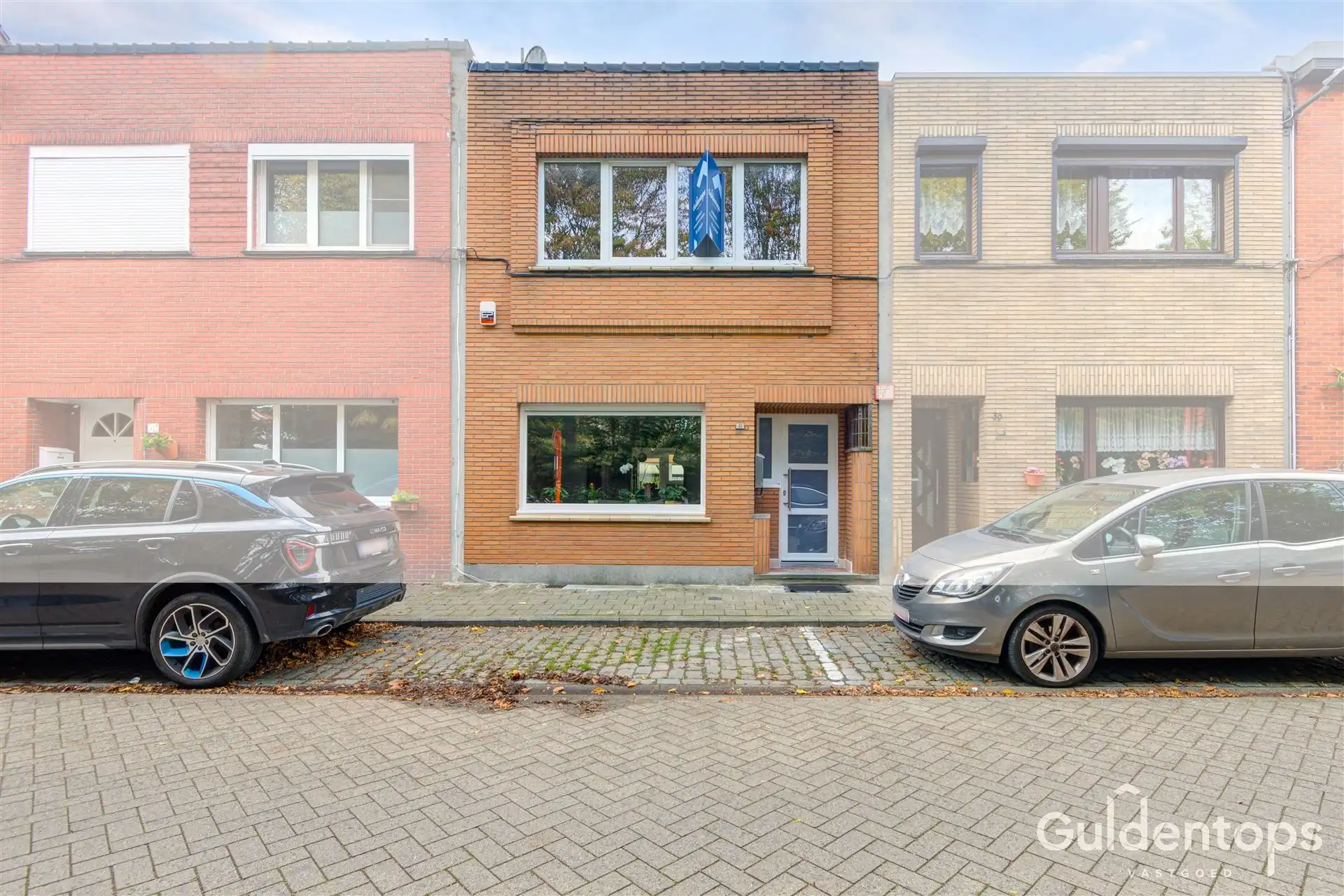 Woning met 3 slaapkamers, 2 badkamers en zuidgerichte tuin foto {{pictureIndex}}