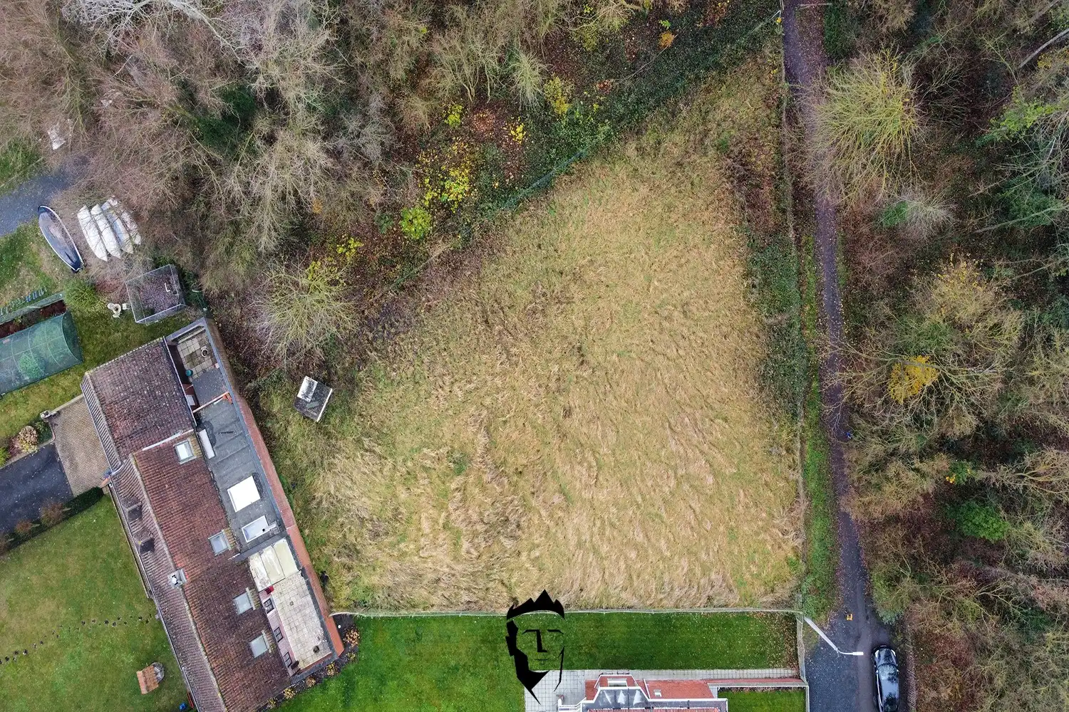 BOUWGROND OP RESIDENTIËLE LIGGING foto {{pictureIndex}}