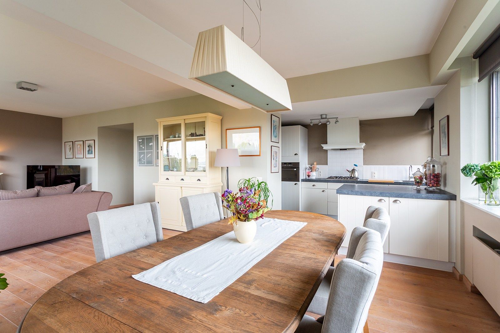Instapklaar hoekappartement (150 m²) met veel lichtinval op de zevende verdieping foto 4