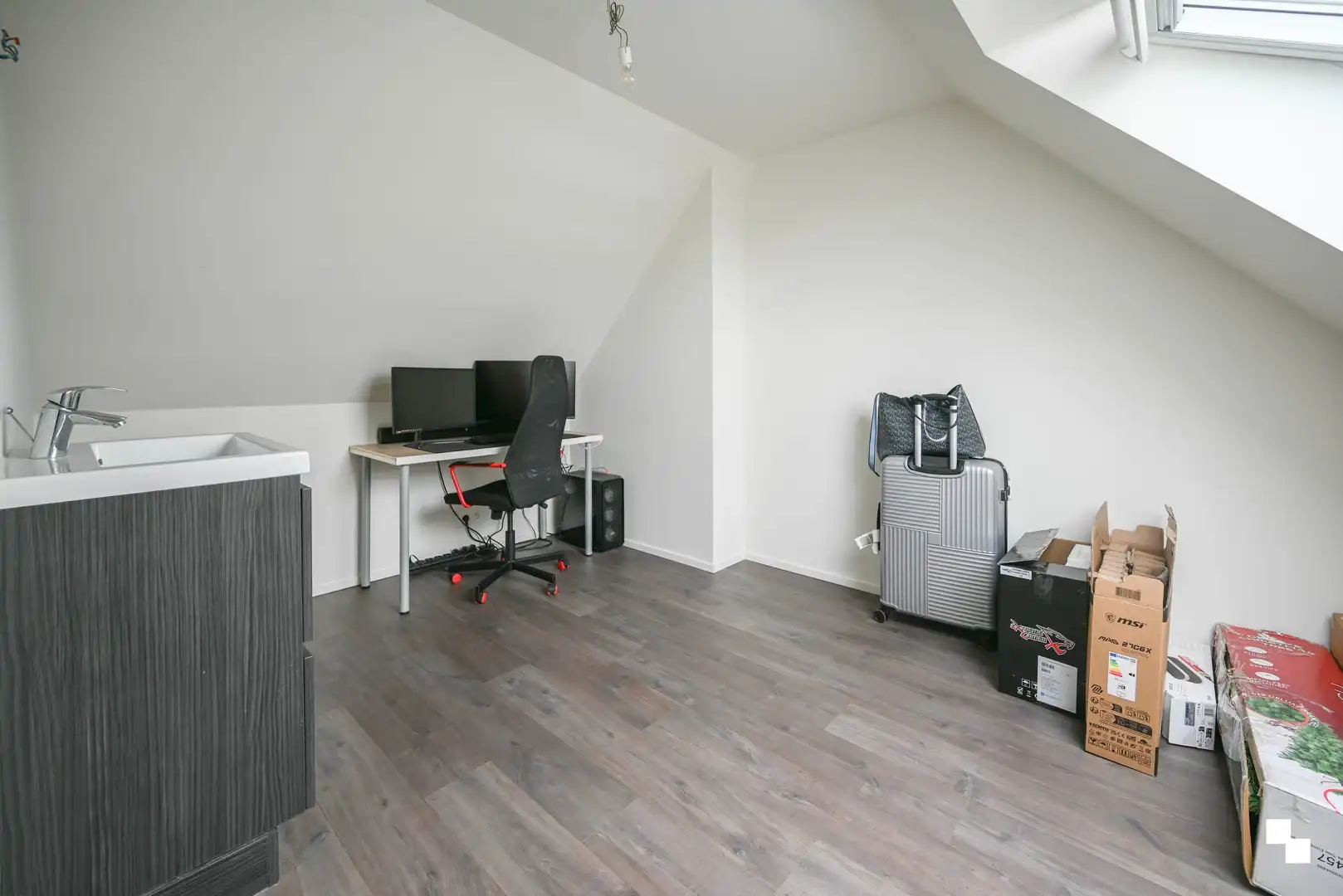 Zeer ruim appartement in het centrum van Oostrozebeke foto 14
