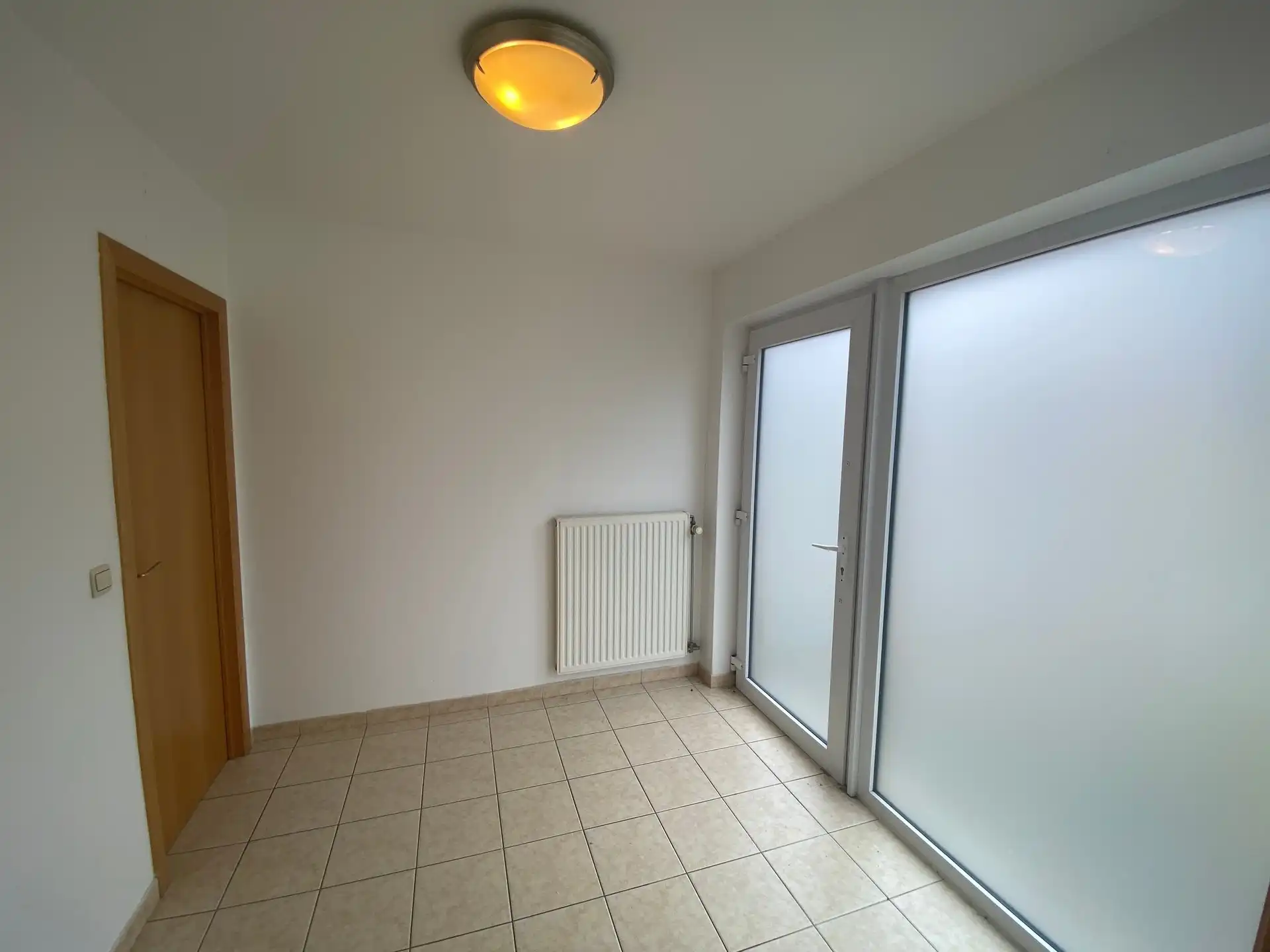 Ruime en lichtrijke woning met aangename west-geörienteerde tuin, gelegen in een rustige en doodlopende straat op wandelafstand van het centrum van Kortenberg. foto 4