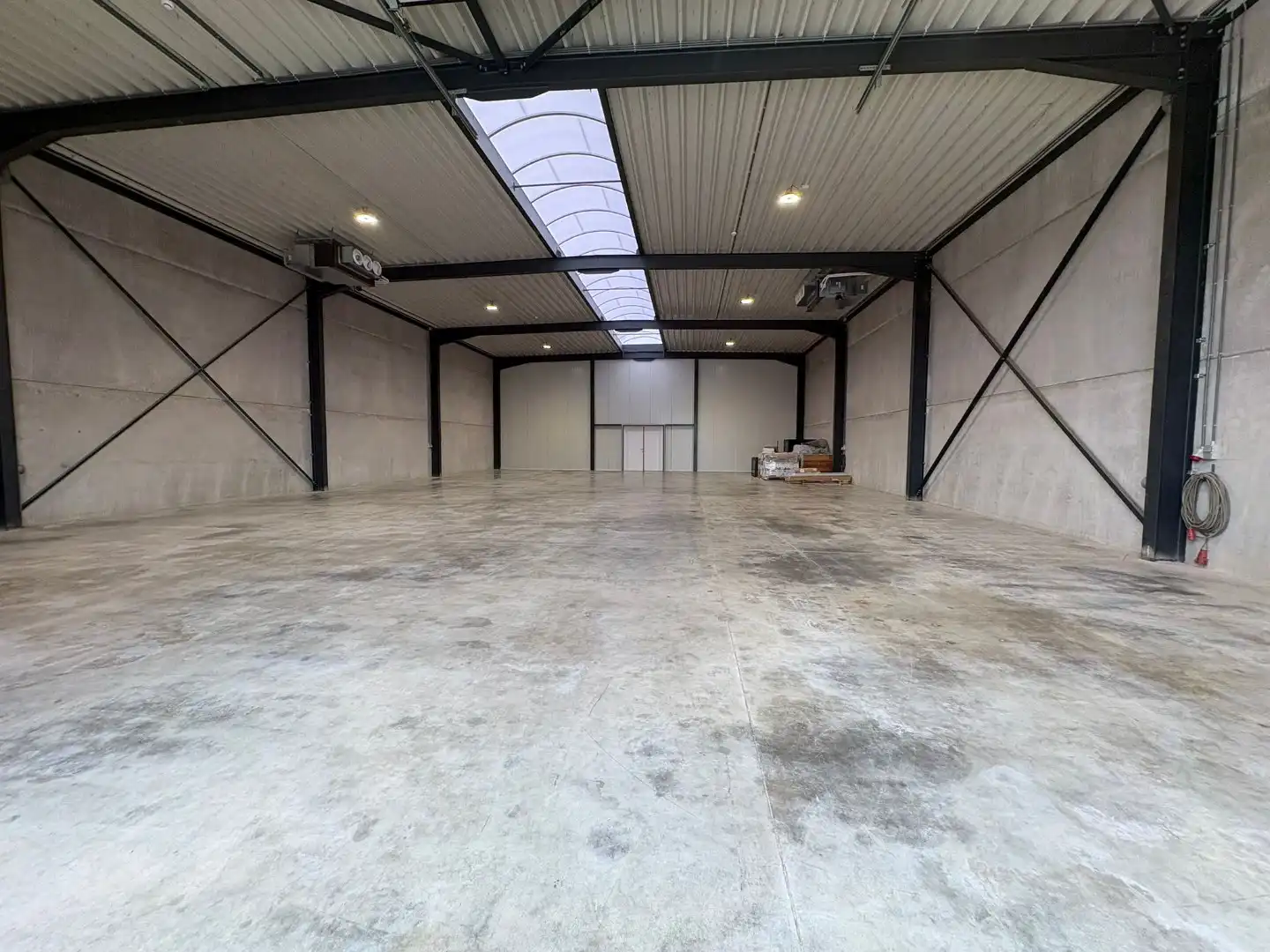 Gerenoveerde industriehal van 360 m² op bedrijvenpark Nagelsberg !  foto 3