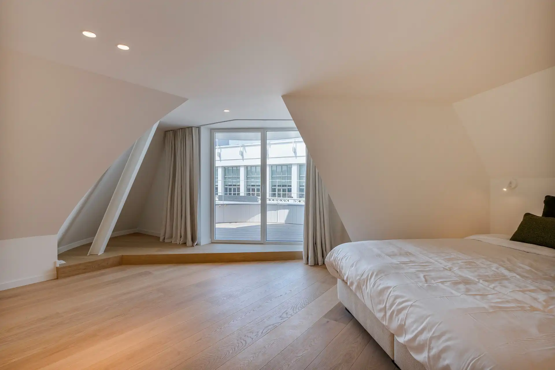 Exclusieve, volledig gerenoveerde hoekvilla met adembenemend zeezicht aan de Zeedijk. foto 45