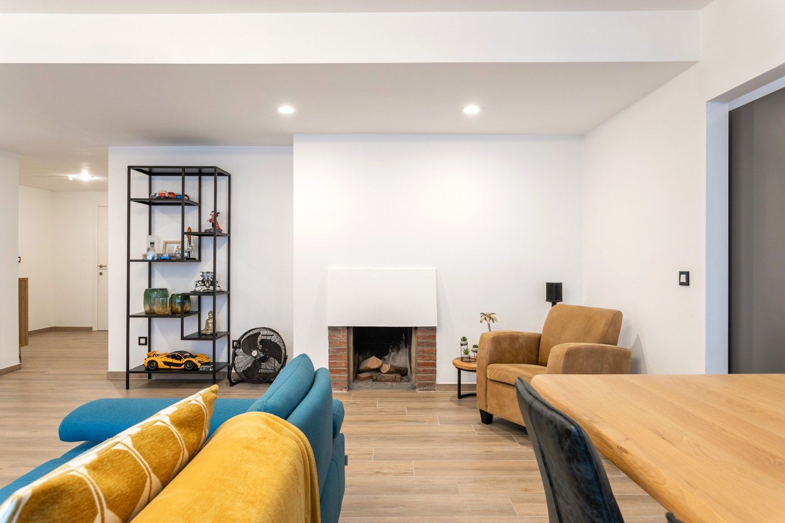 Instapklaar 2k-app in het centrum van Halle, met balkon en kelder foto 4