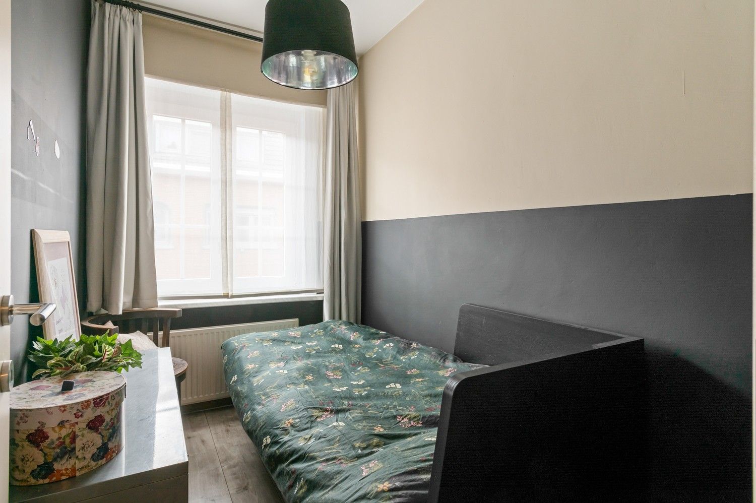 Instapklaar, ruim huis met 4 slaapkamers en tuin te koop in Schoten! foto 22