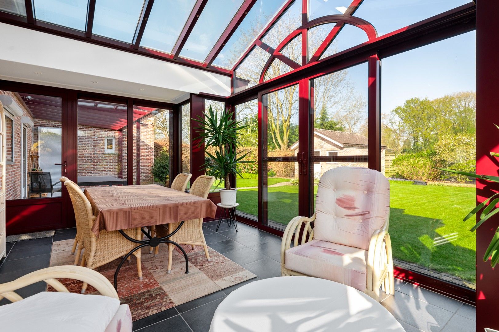 Aangename villa met heerlijke veranda in doodlopende straat foto 17